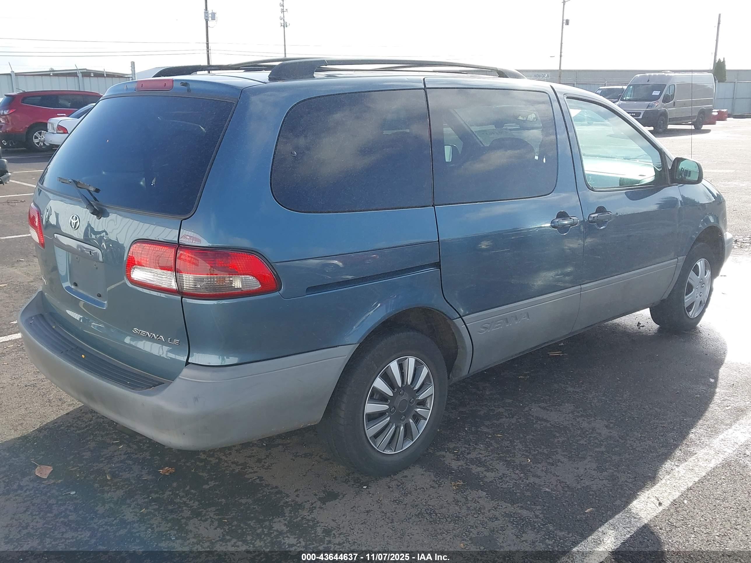 TOYOTA SIENNA image 4