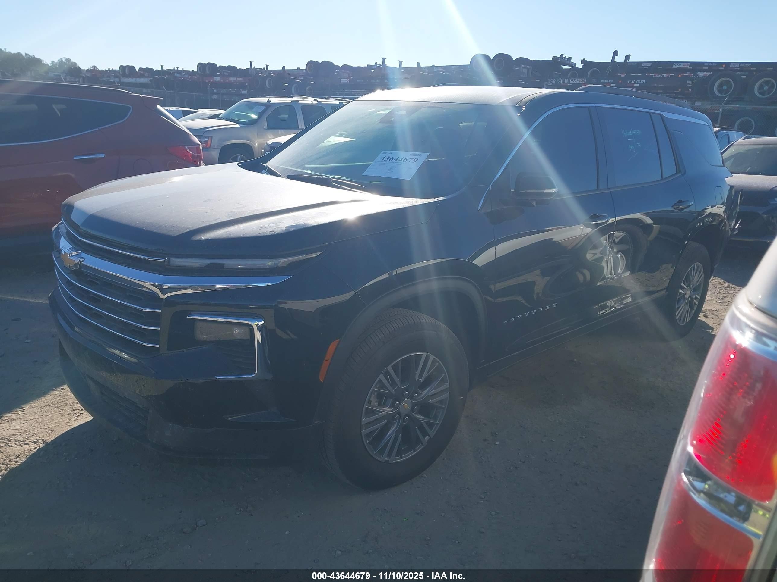 CHEVROLET TRAVERSE image 2