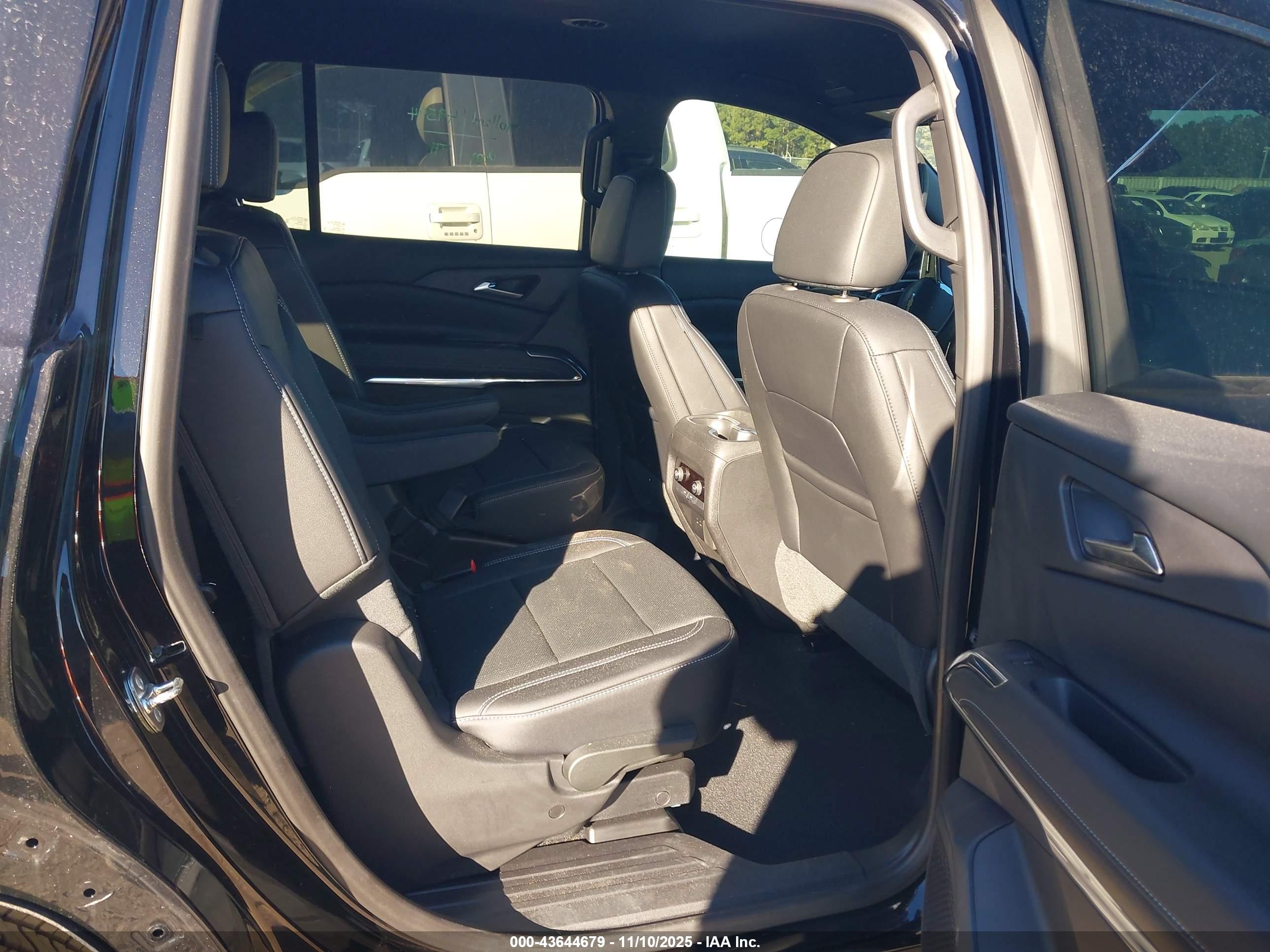 CHEVROLET TRAVERSE image 8