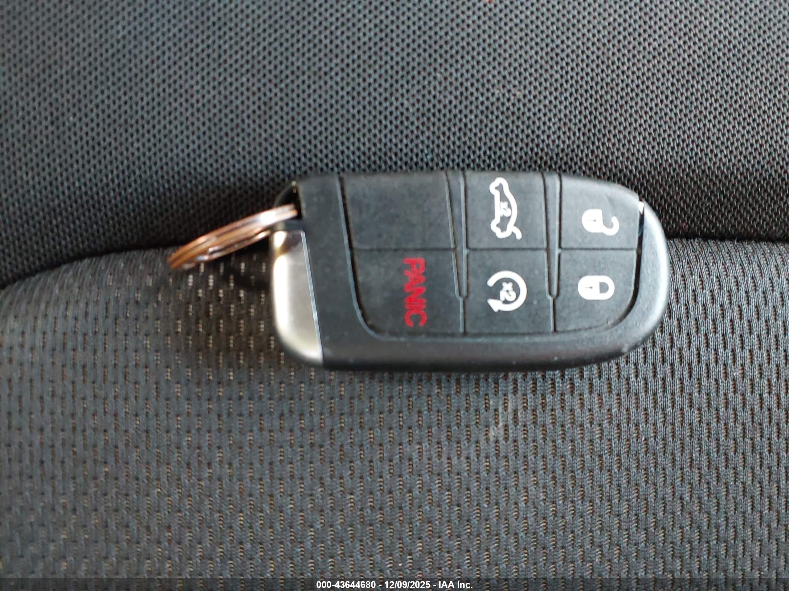 JEEP RENEGADE image 11