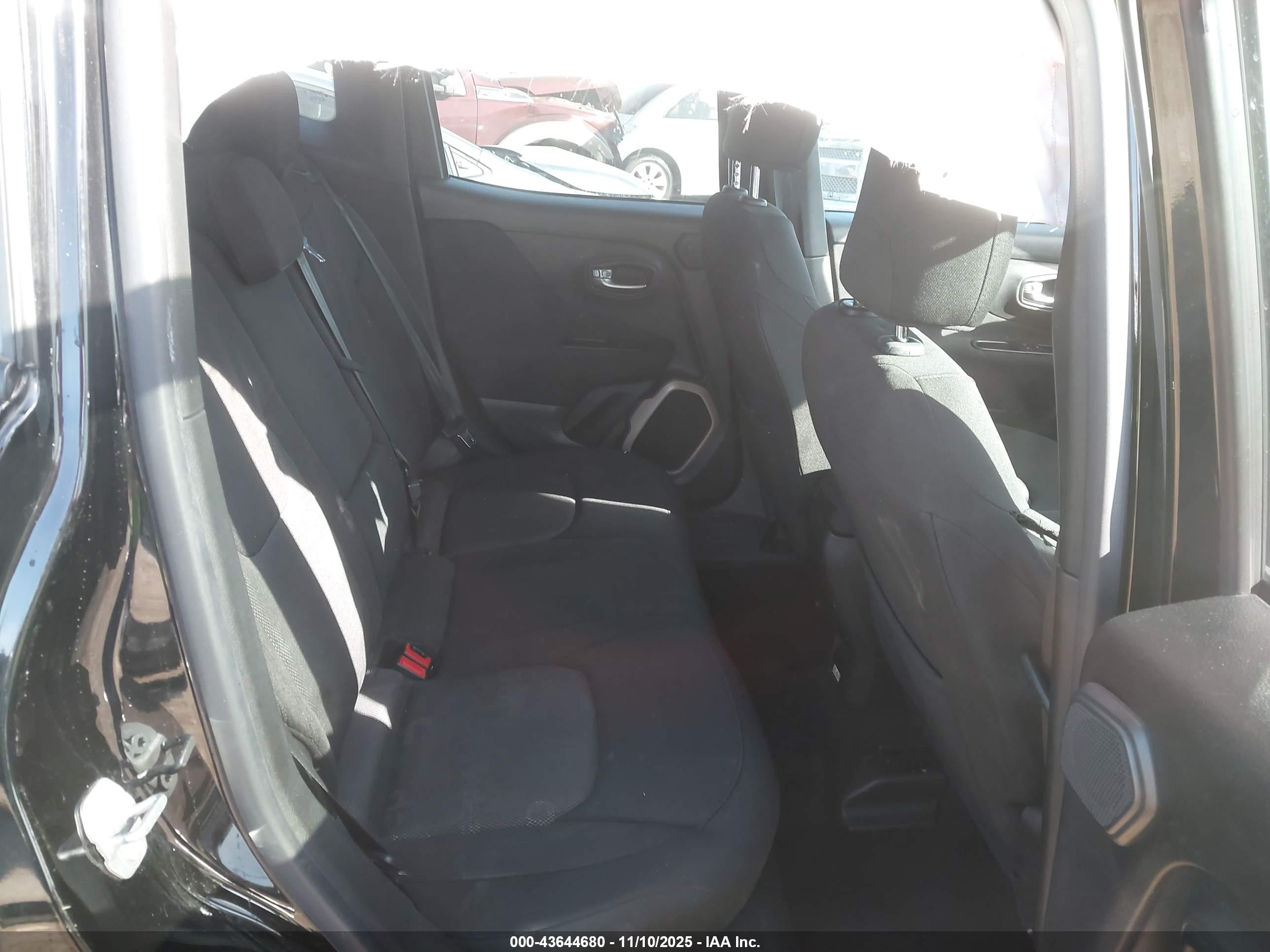 JEEP RENEGADE image 8