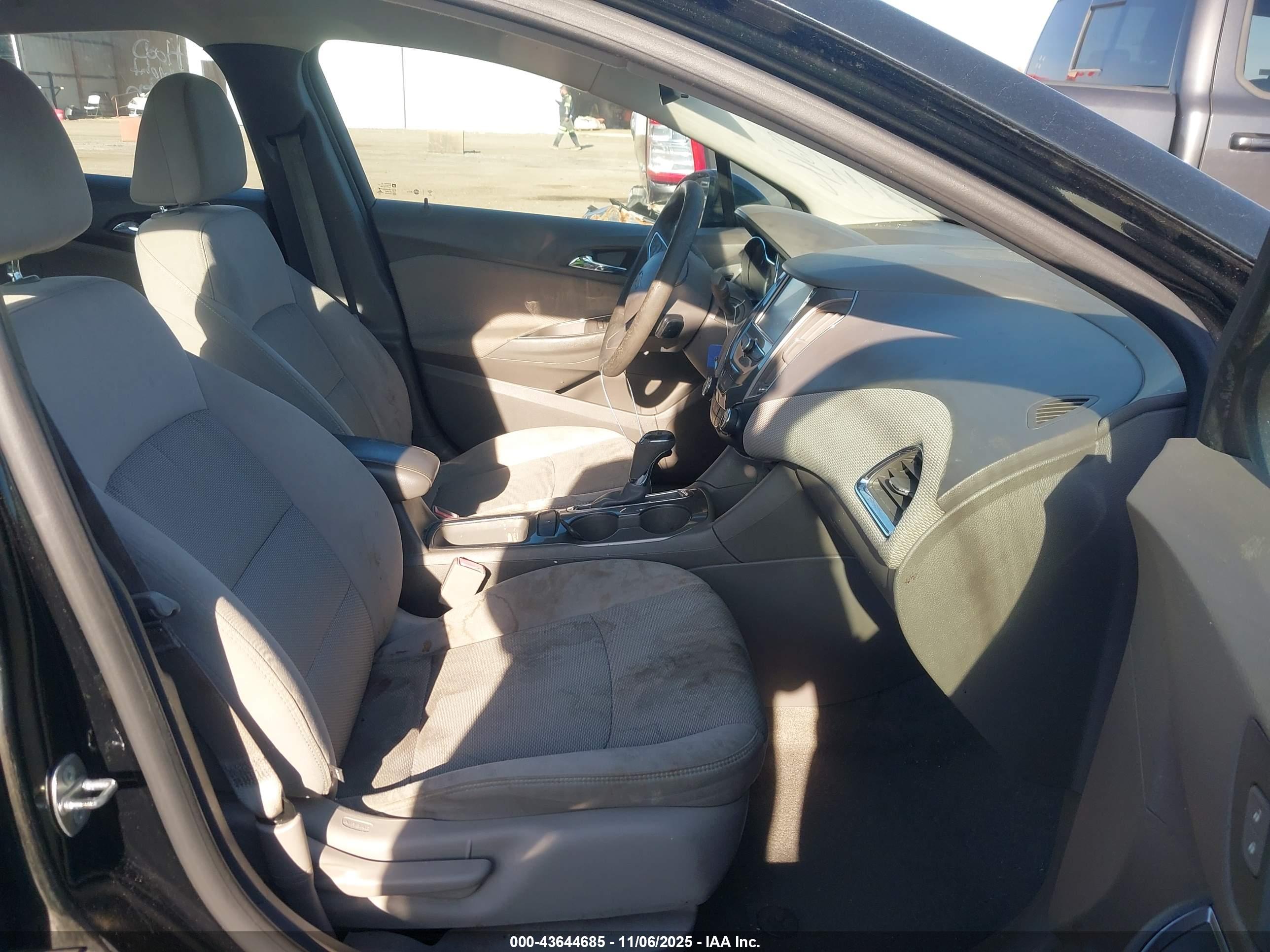 CHEVROLET CRUZE image 5