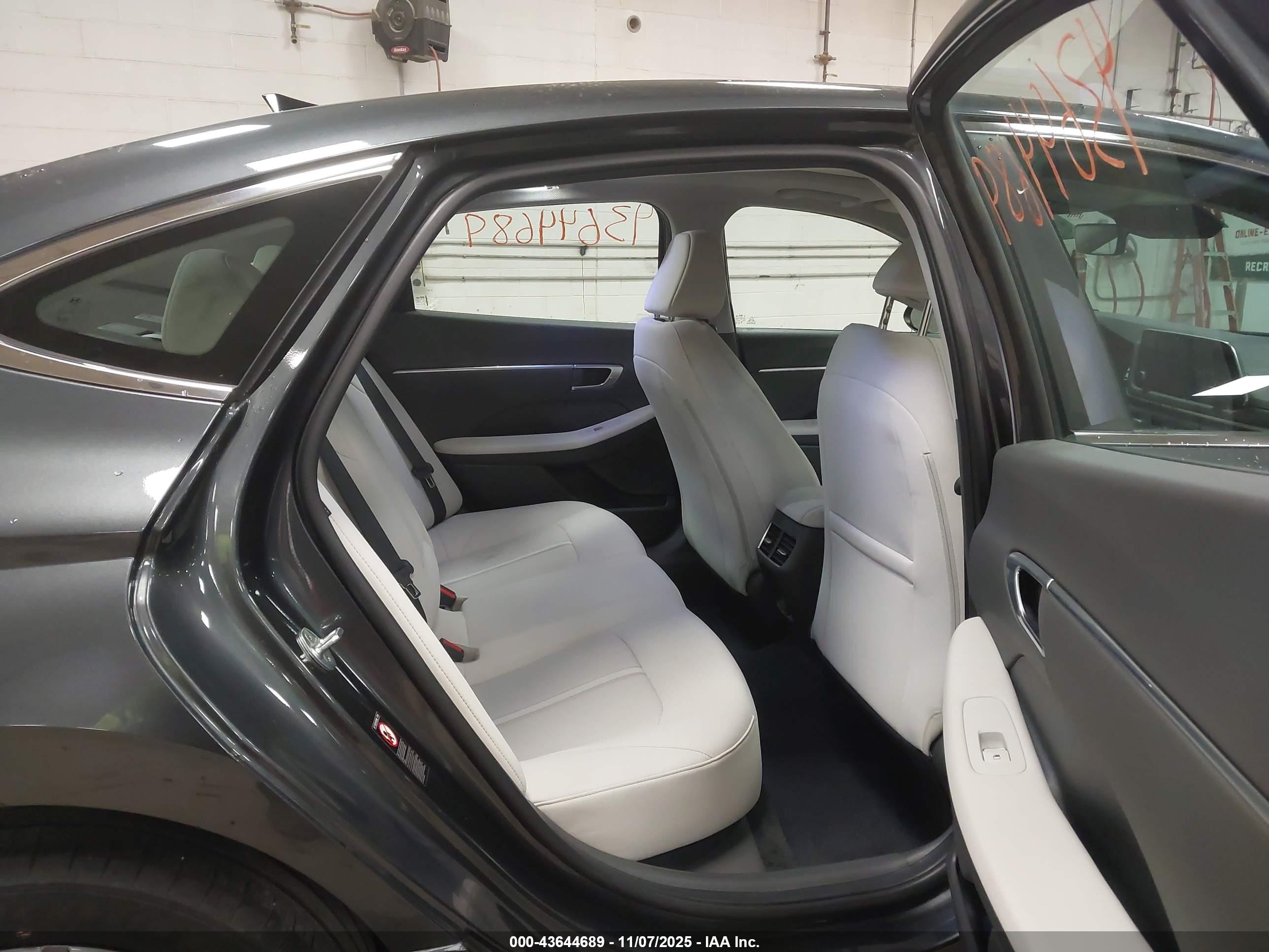 HYUNDAI SONATA image 8