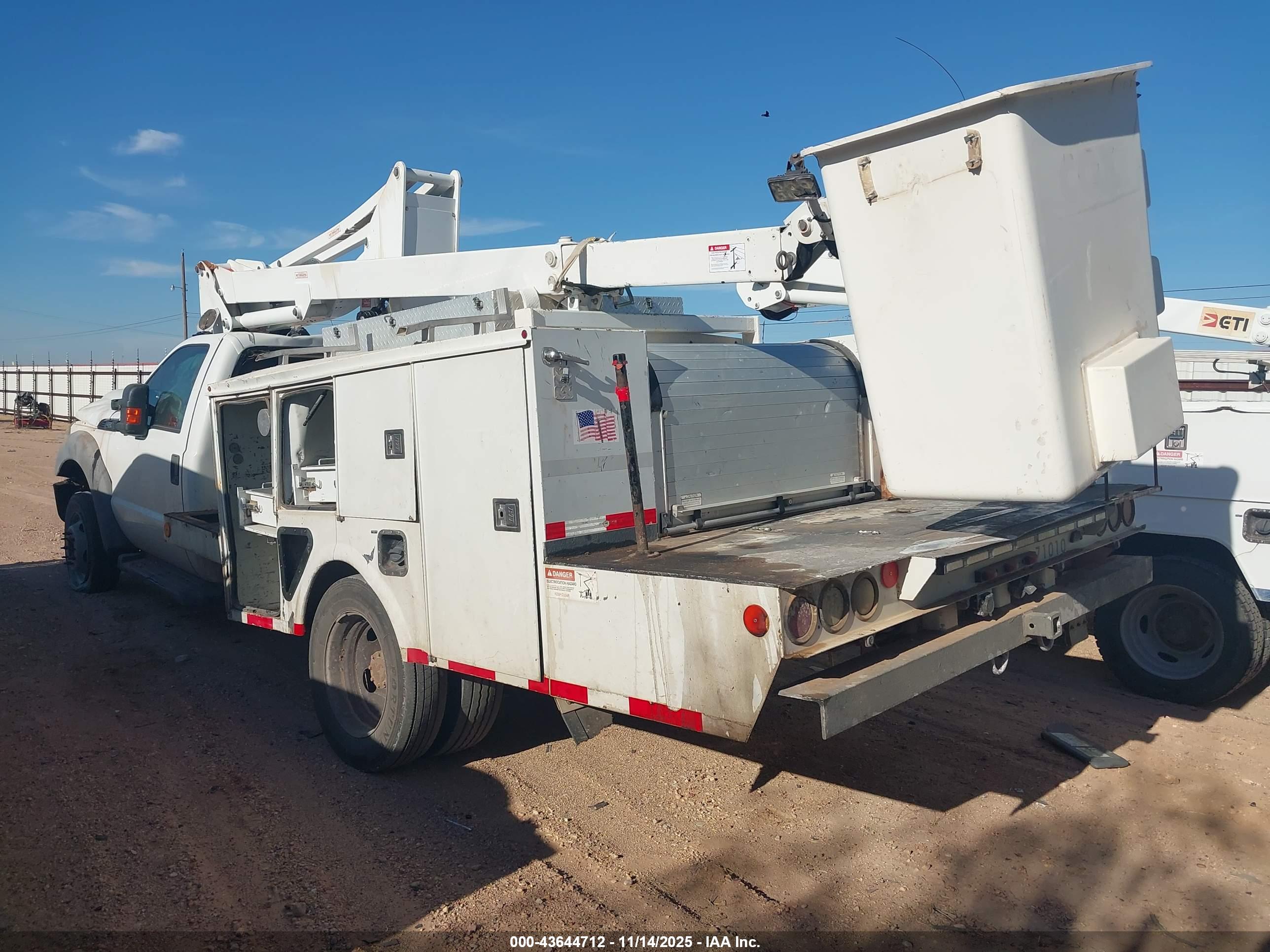 FORD F-550 image 3