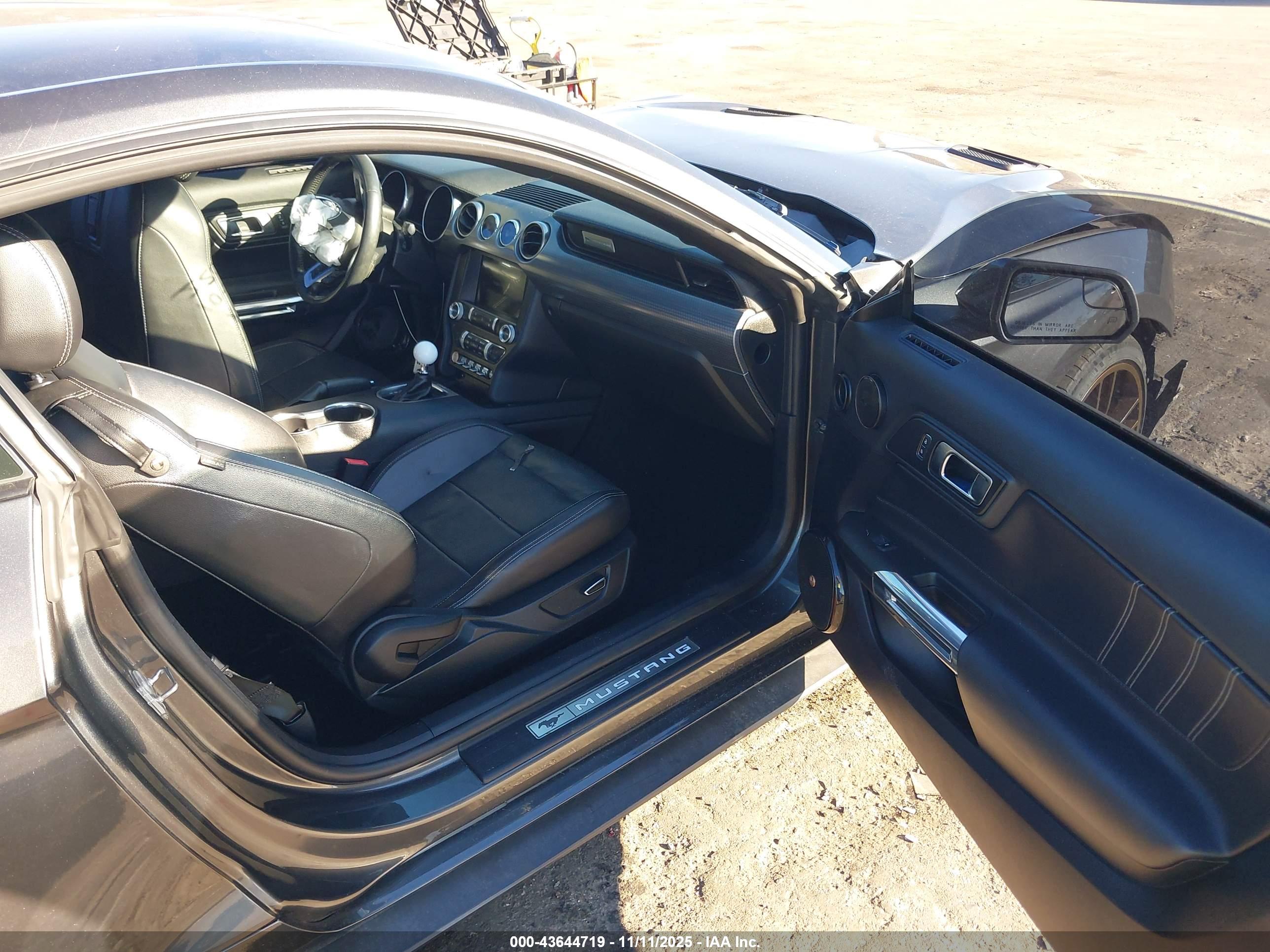 FORD MUSTANG image 5