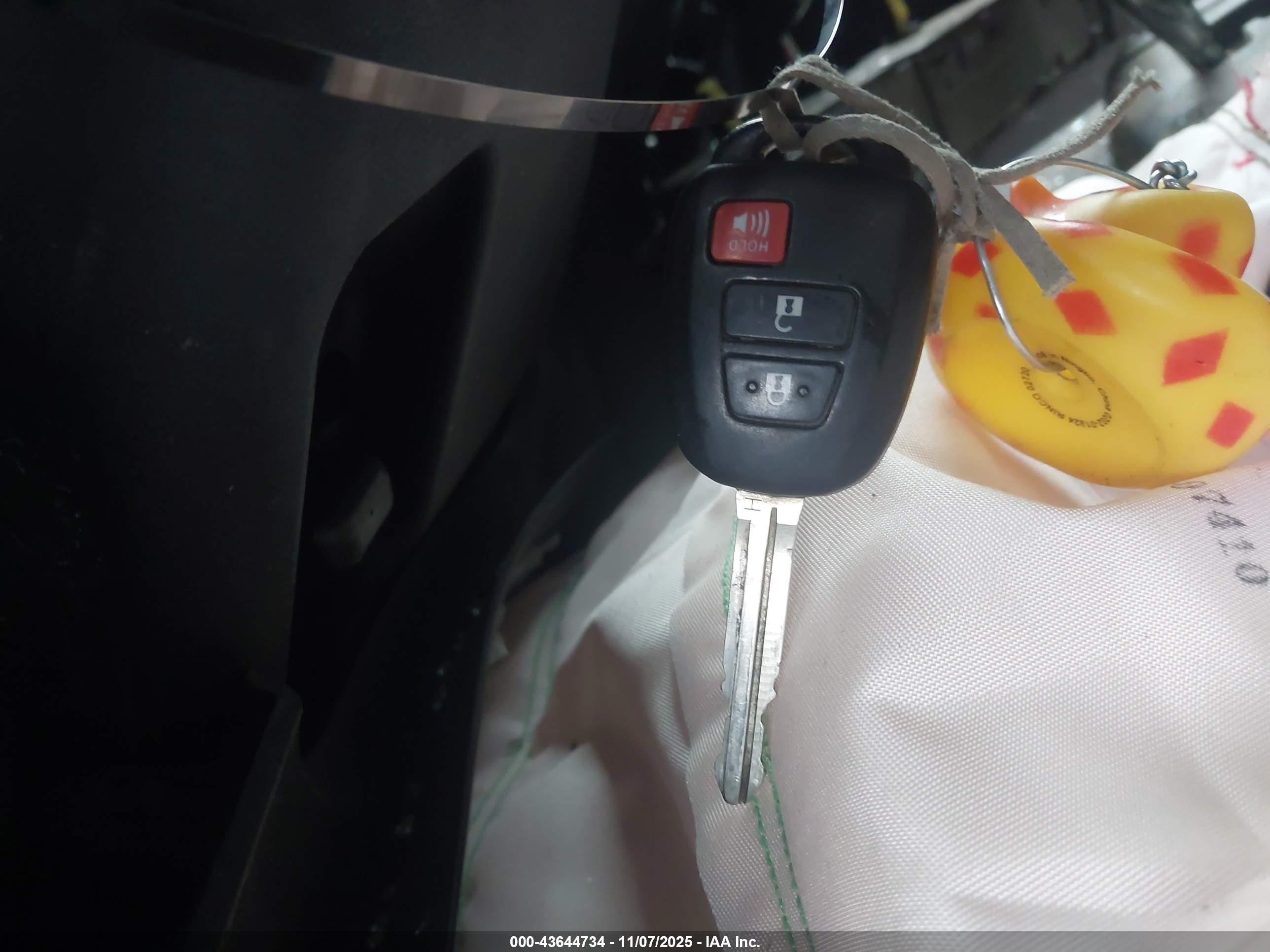 TOYOTA PRIUS image 11