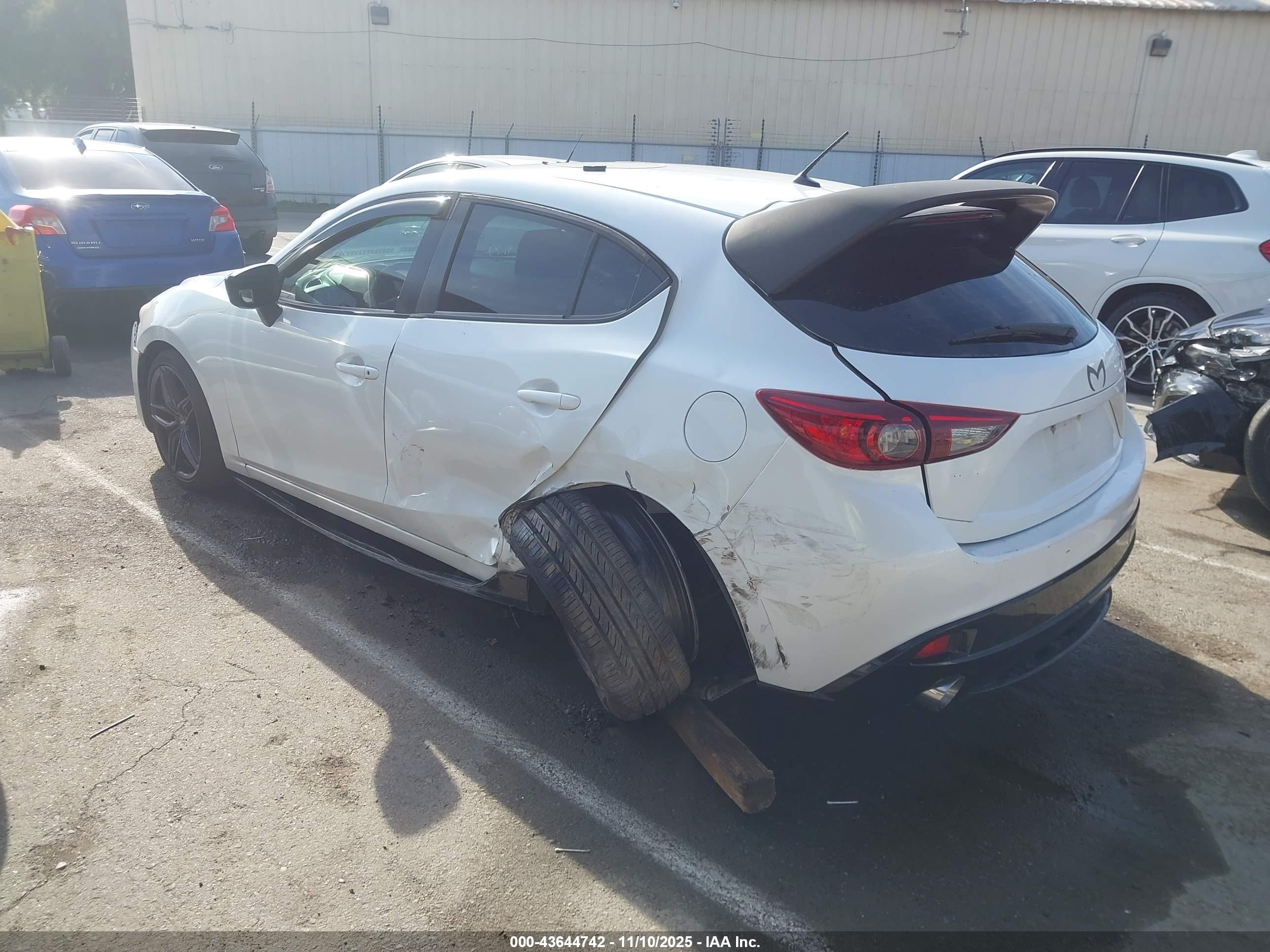 MAZDA MAZDA3 image 3