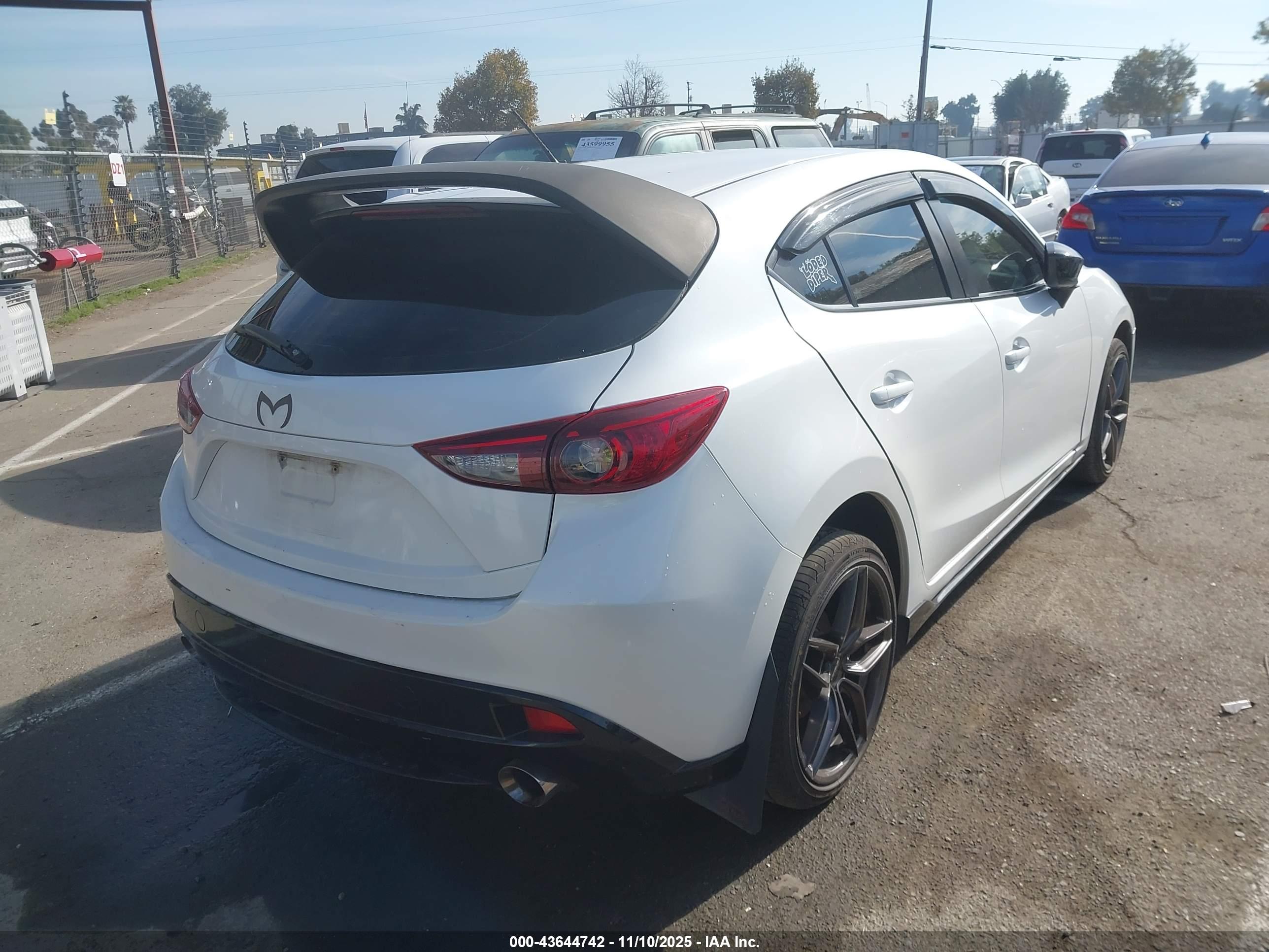 MAZDA MAZDA3 image 4