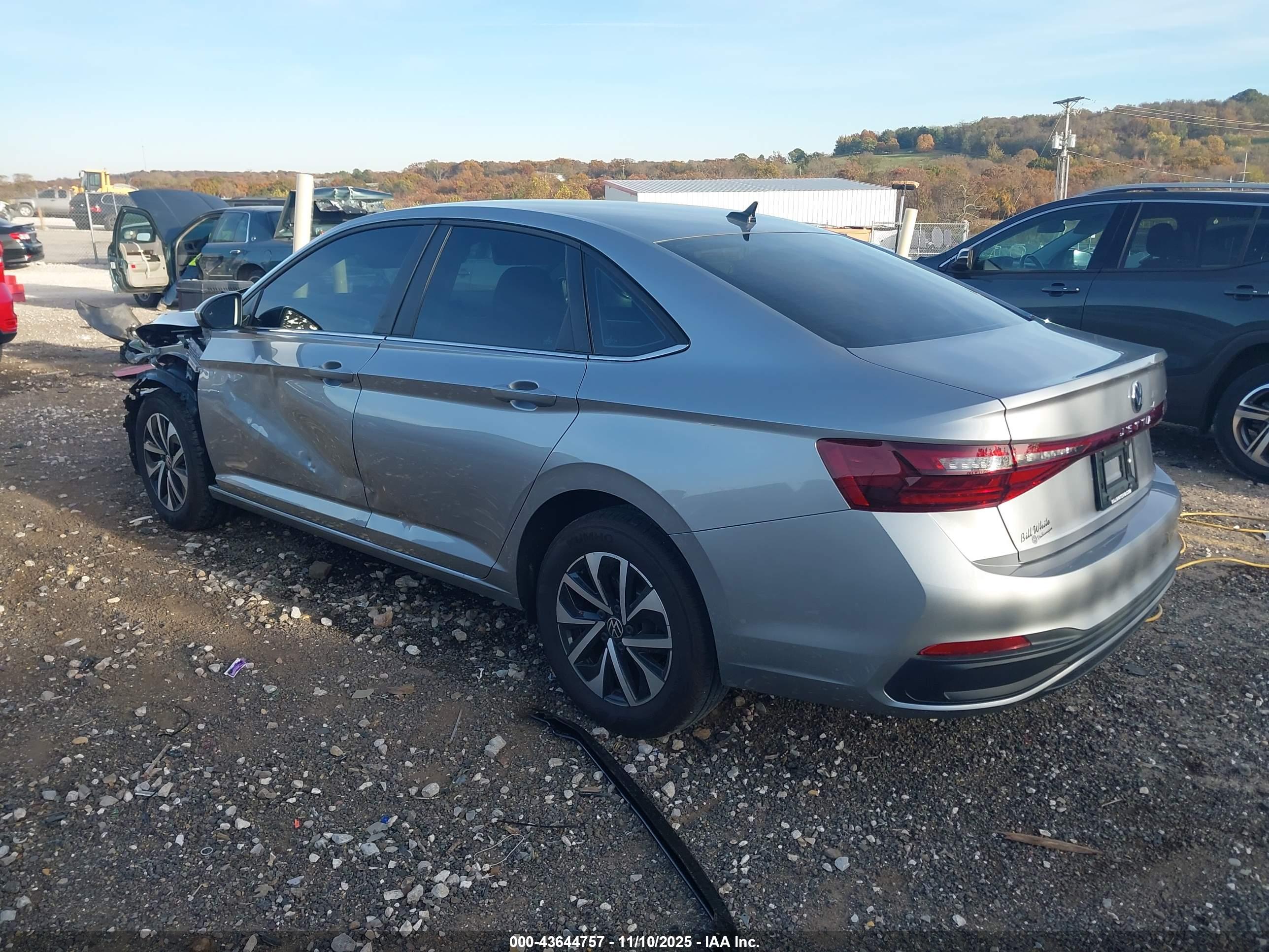 VOLKSWAGEN JETTA image 3