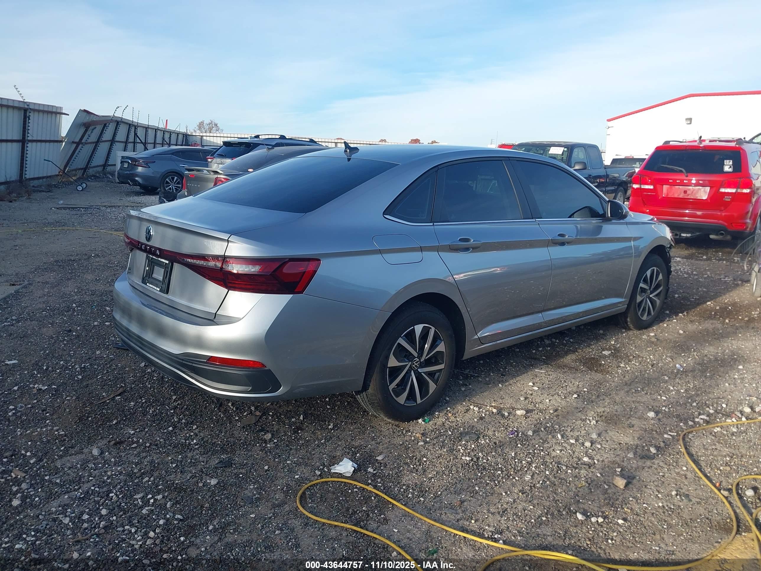 VOLKSWAGEN JETTA image 4