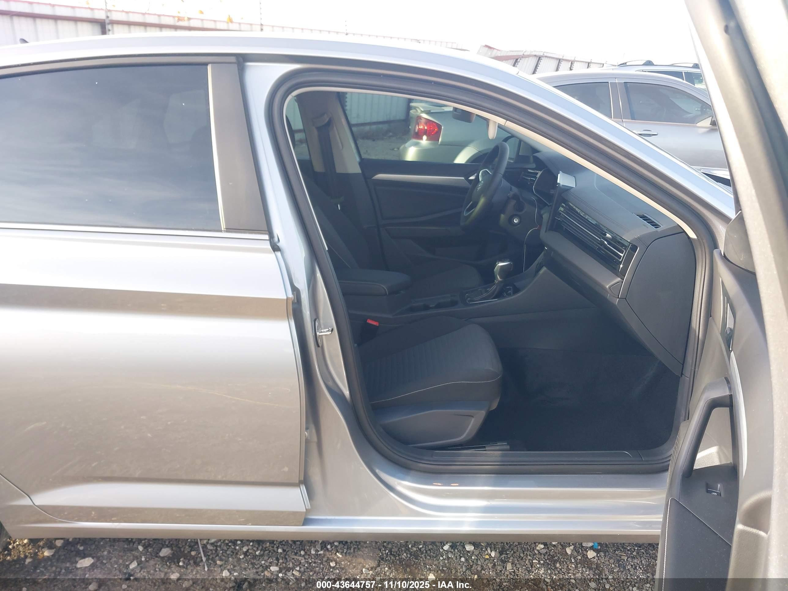VOLKSWAGEN JETTA image 5