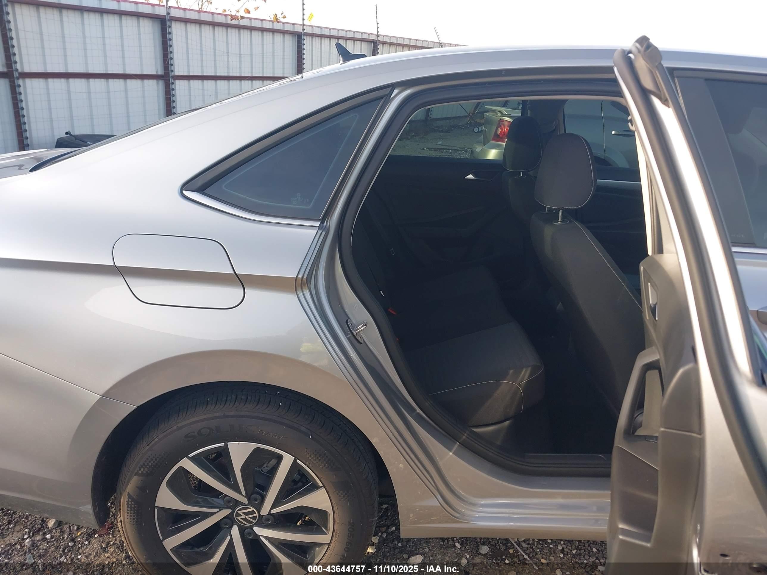 VOLKSWAGEN JETTA image 8