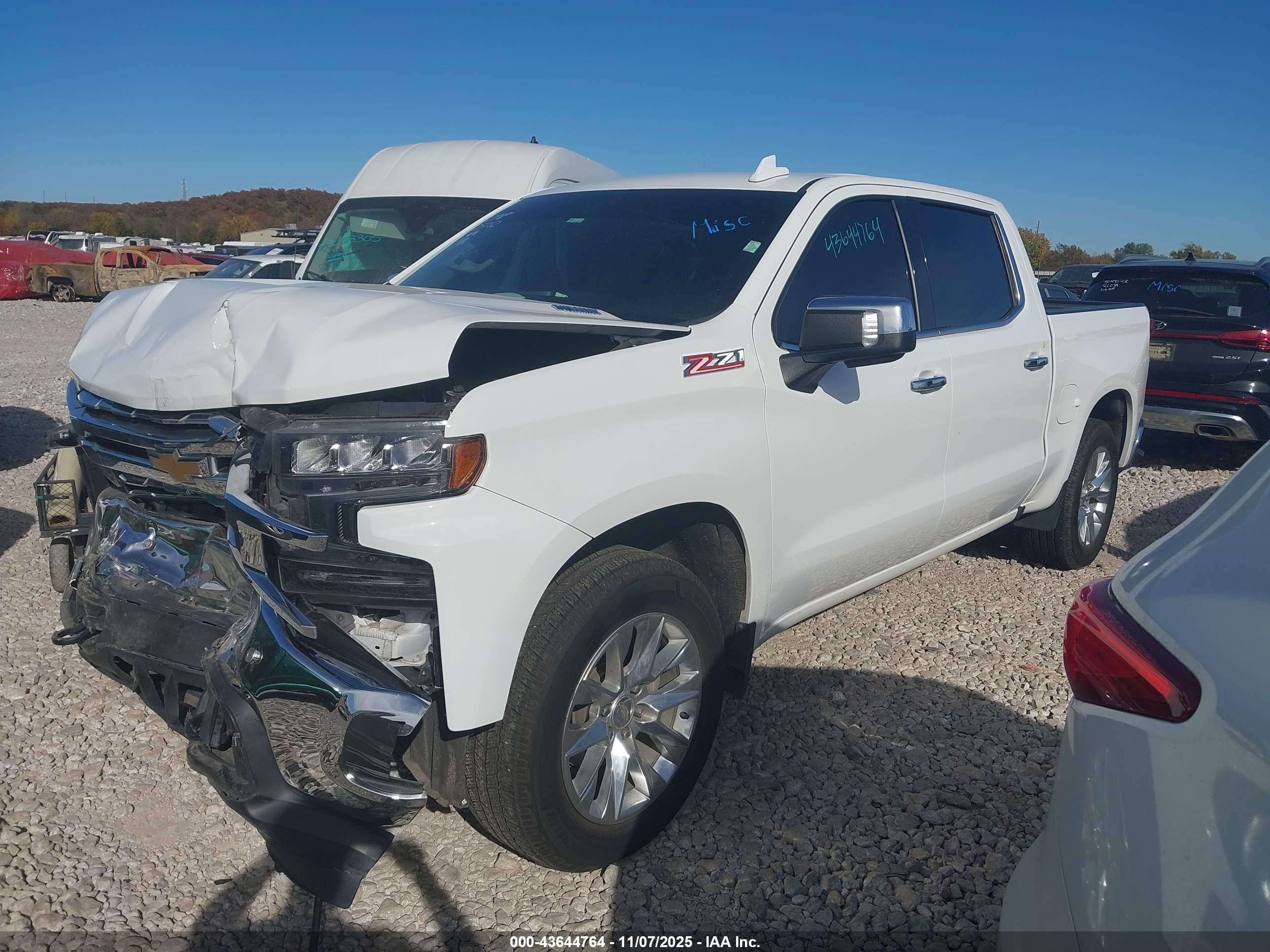 CHEVROLET SILVERADO image 2