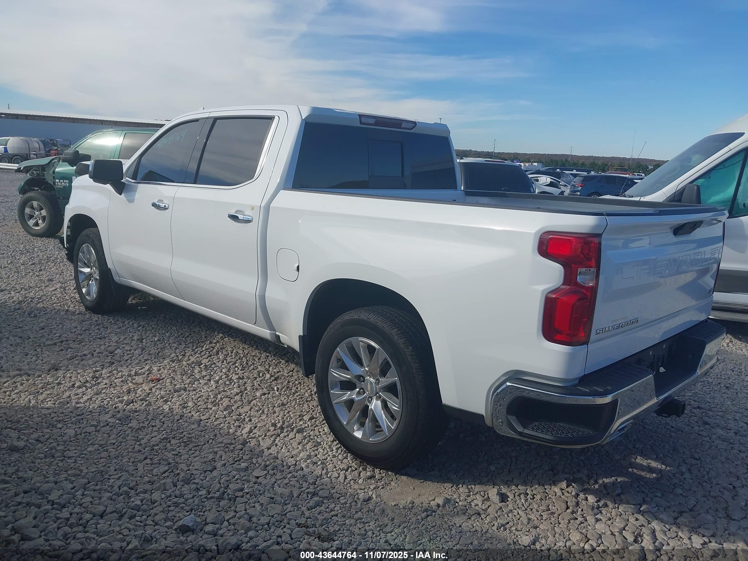 CHEVROLET SILVERADO image 3