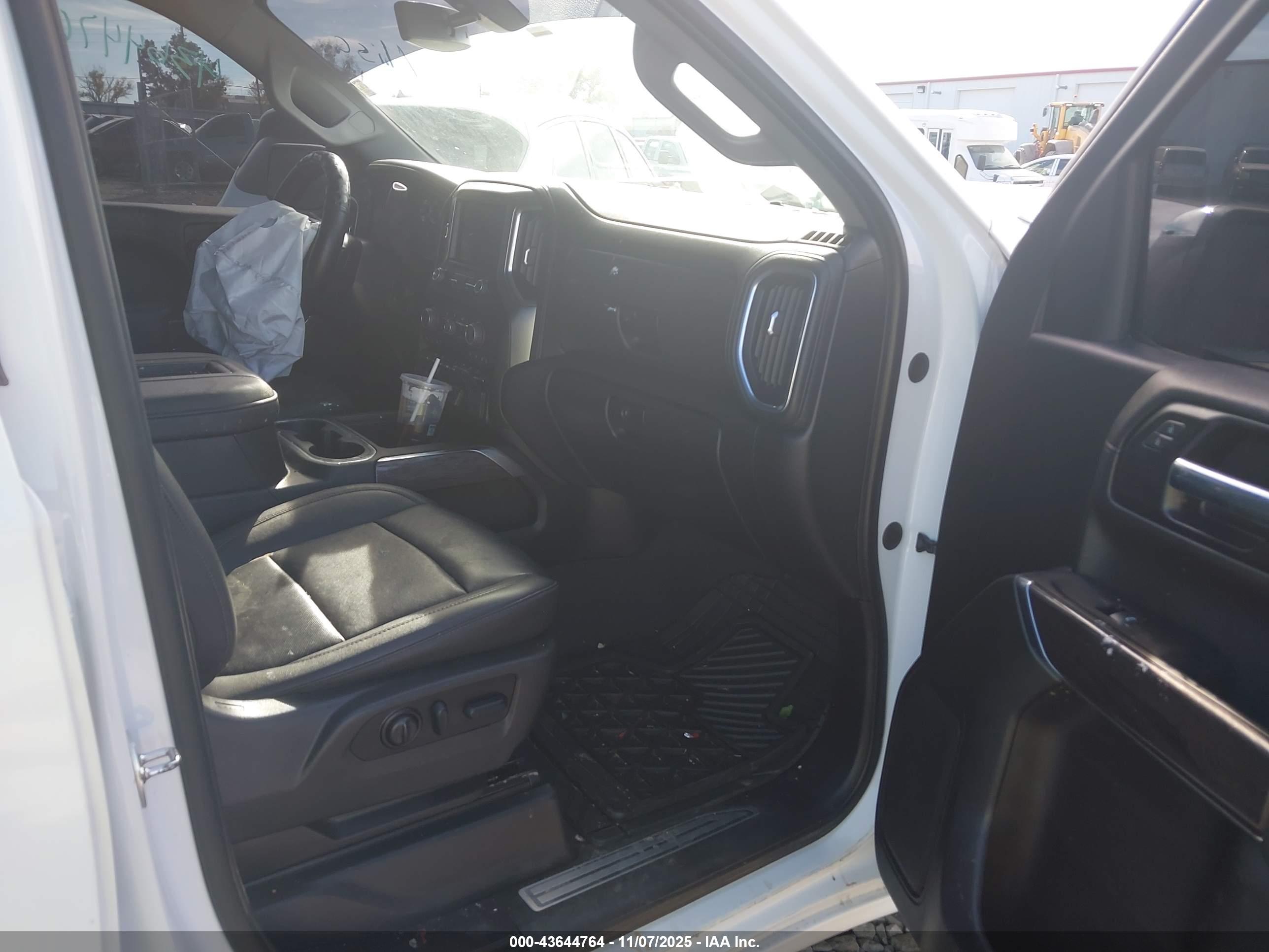 CHEVROLET SILVERADO image 5