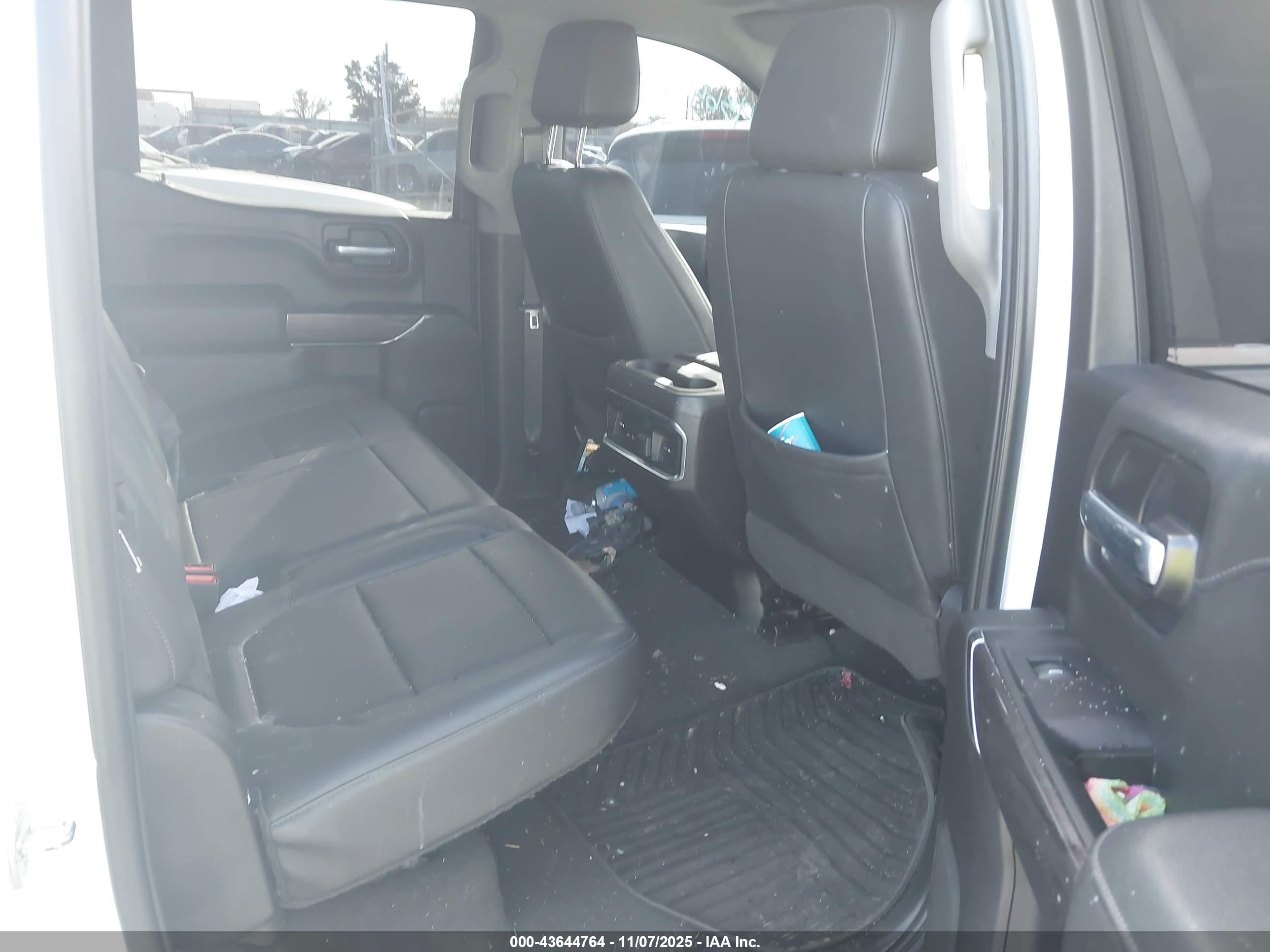 CHEVROLET SILVERADO image 8