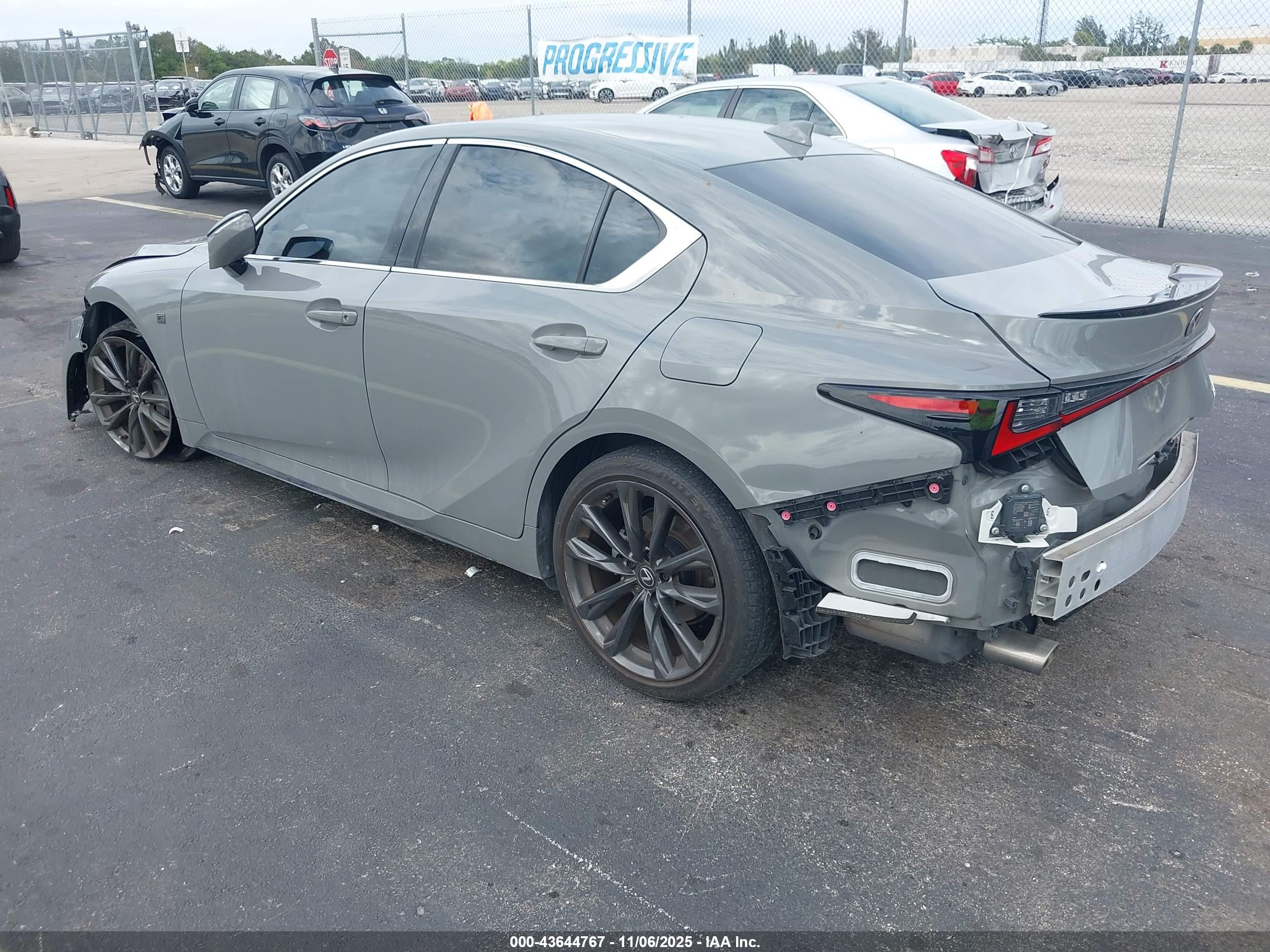 LEXUS IS image 3