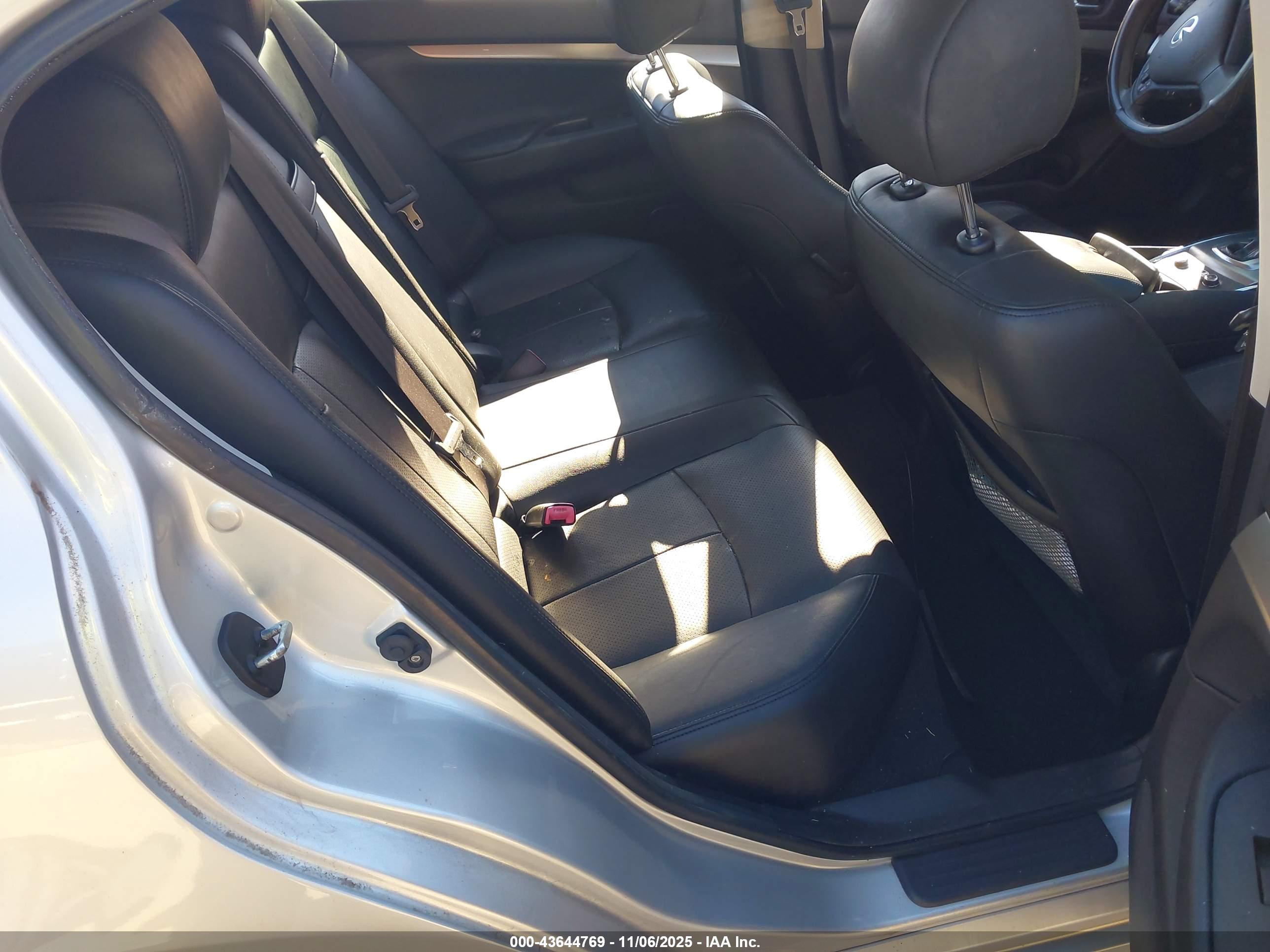 INFINITI G25 image 8