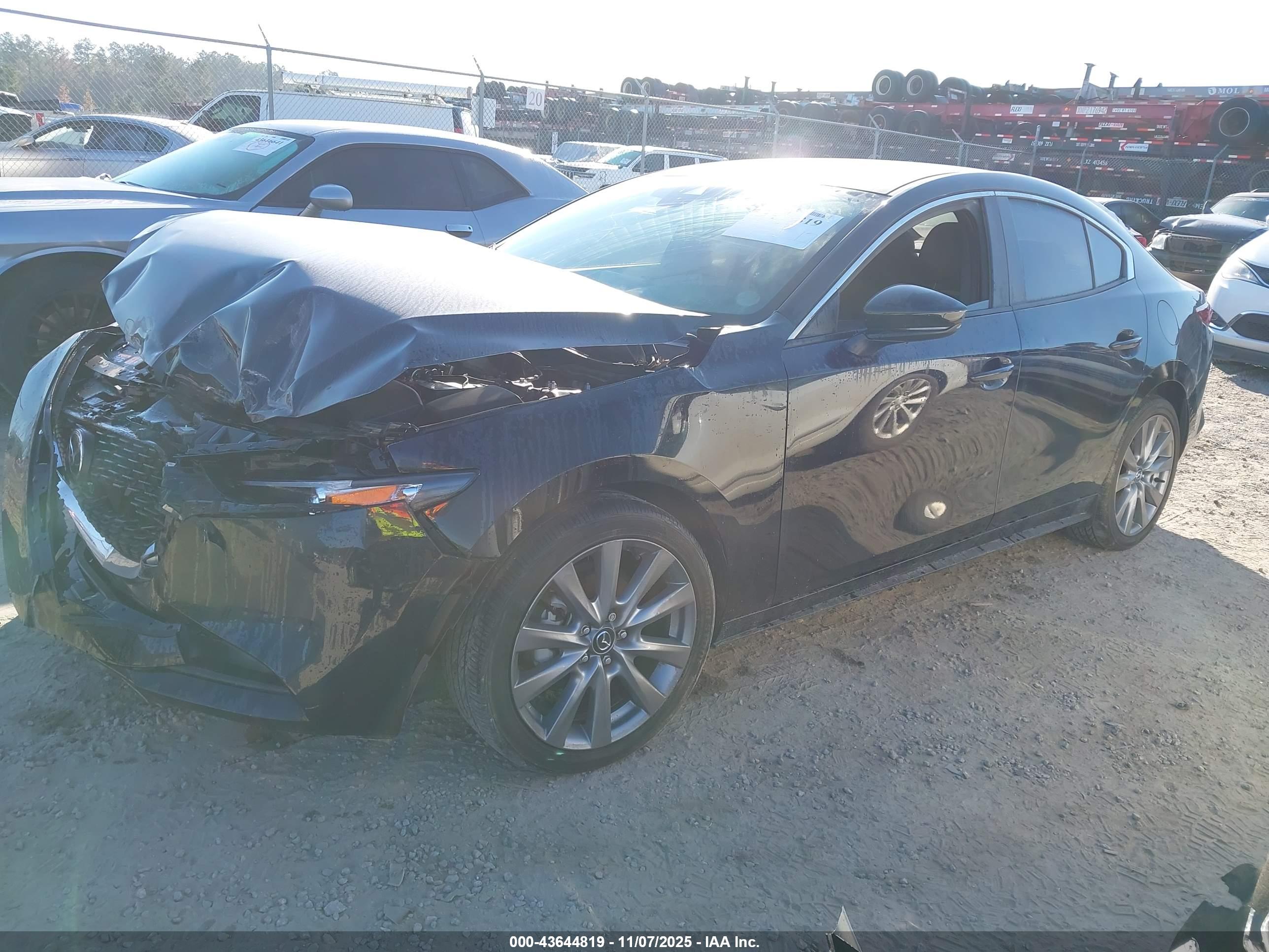 MAZDA MAZDA3 image 2