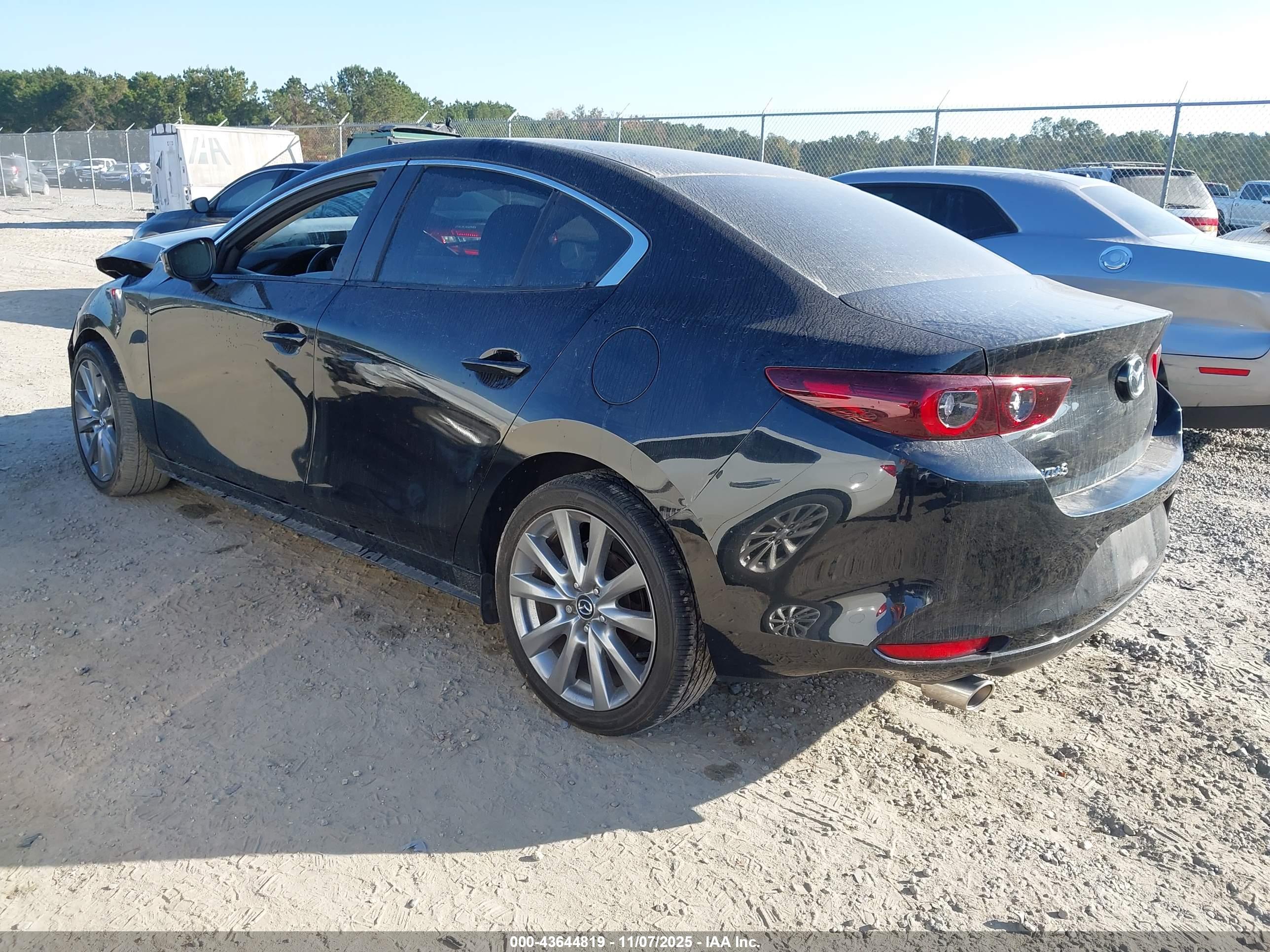 MAZDA MAZDA3 image 3
