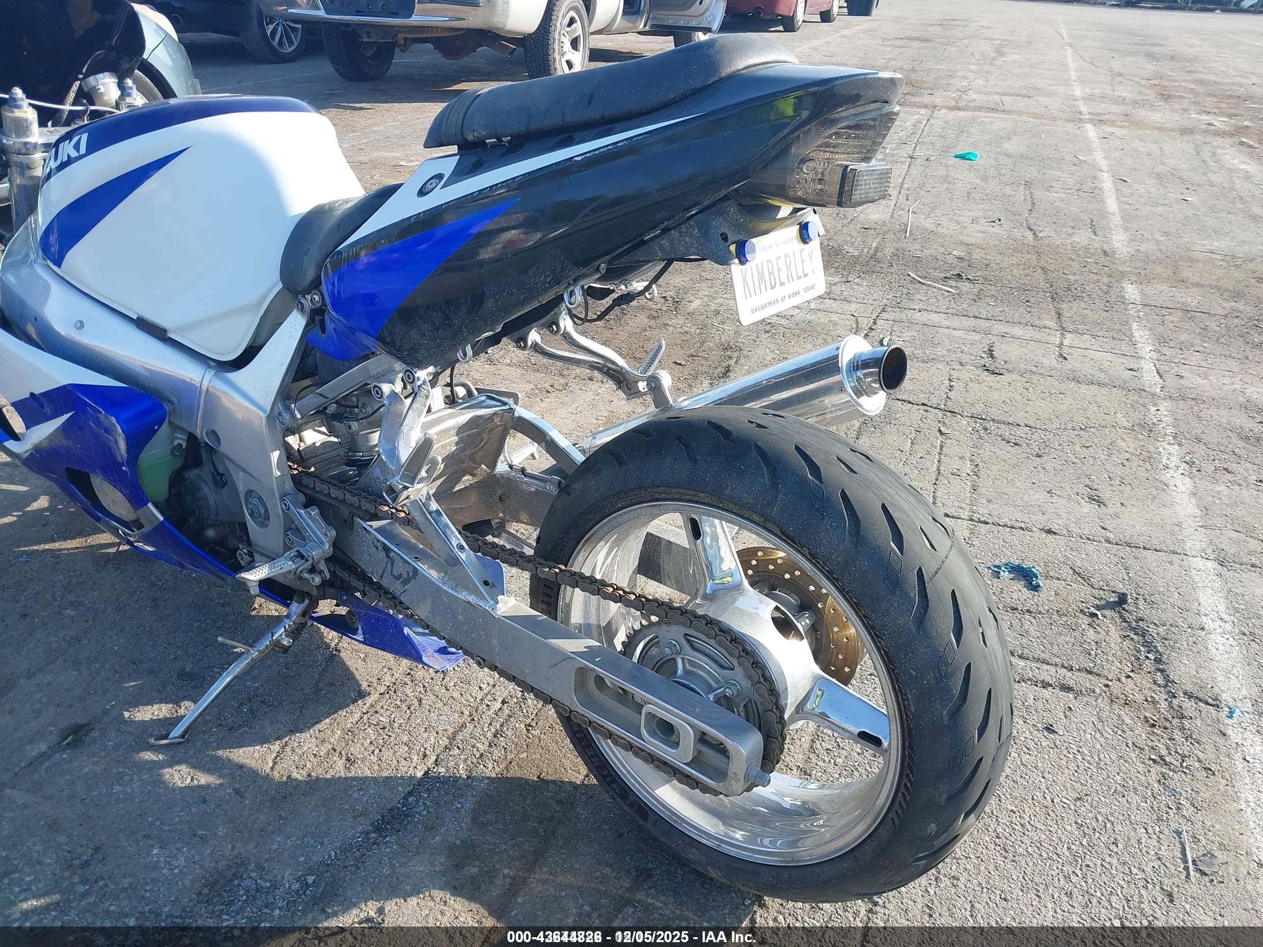 SUZUKI GSX-R750 image 3