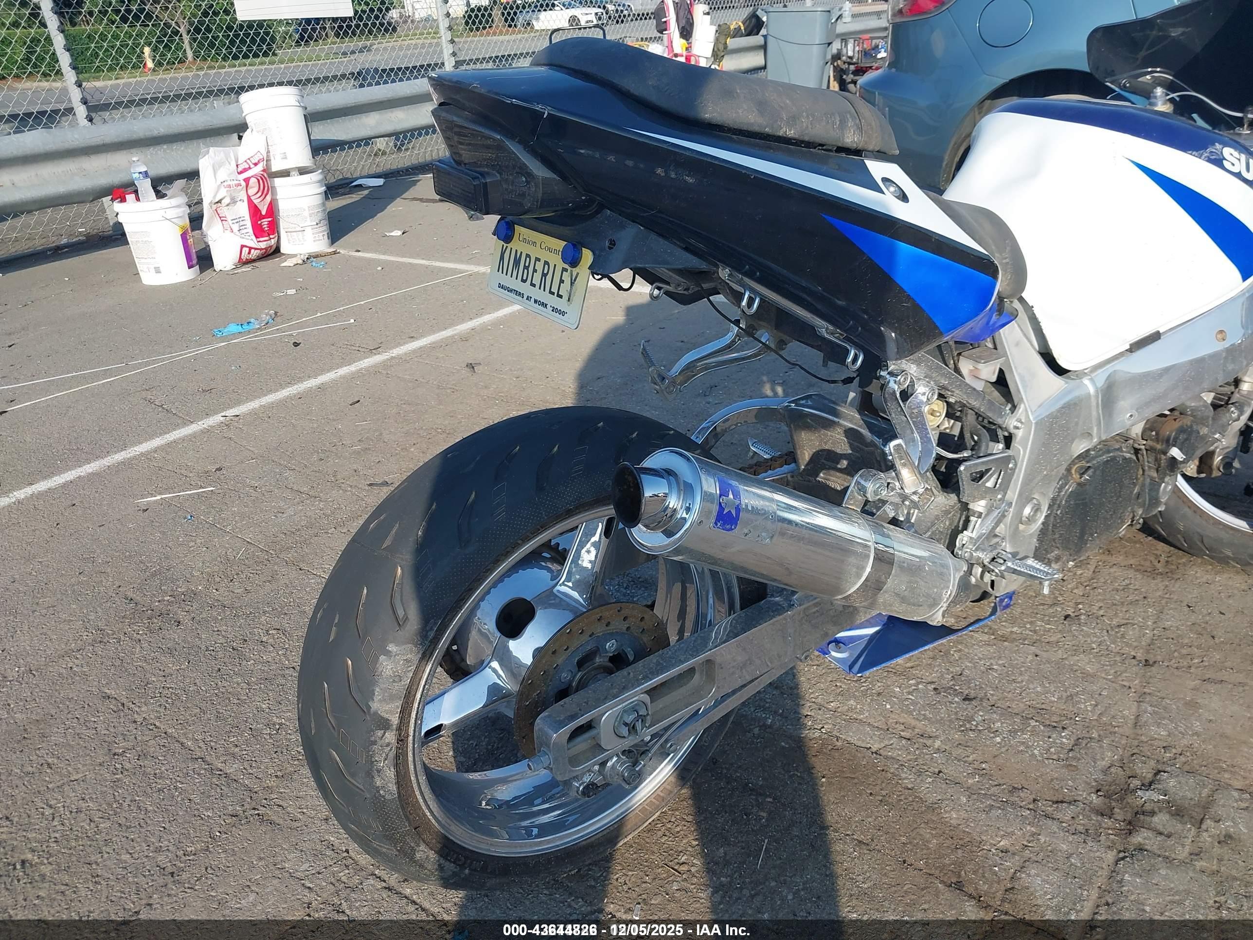 SUZUKI GSX-R750 image 4