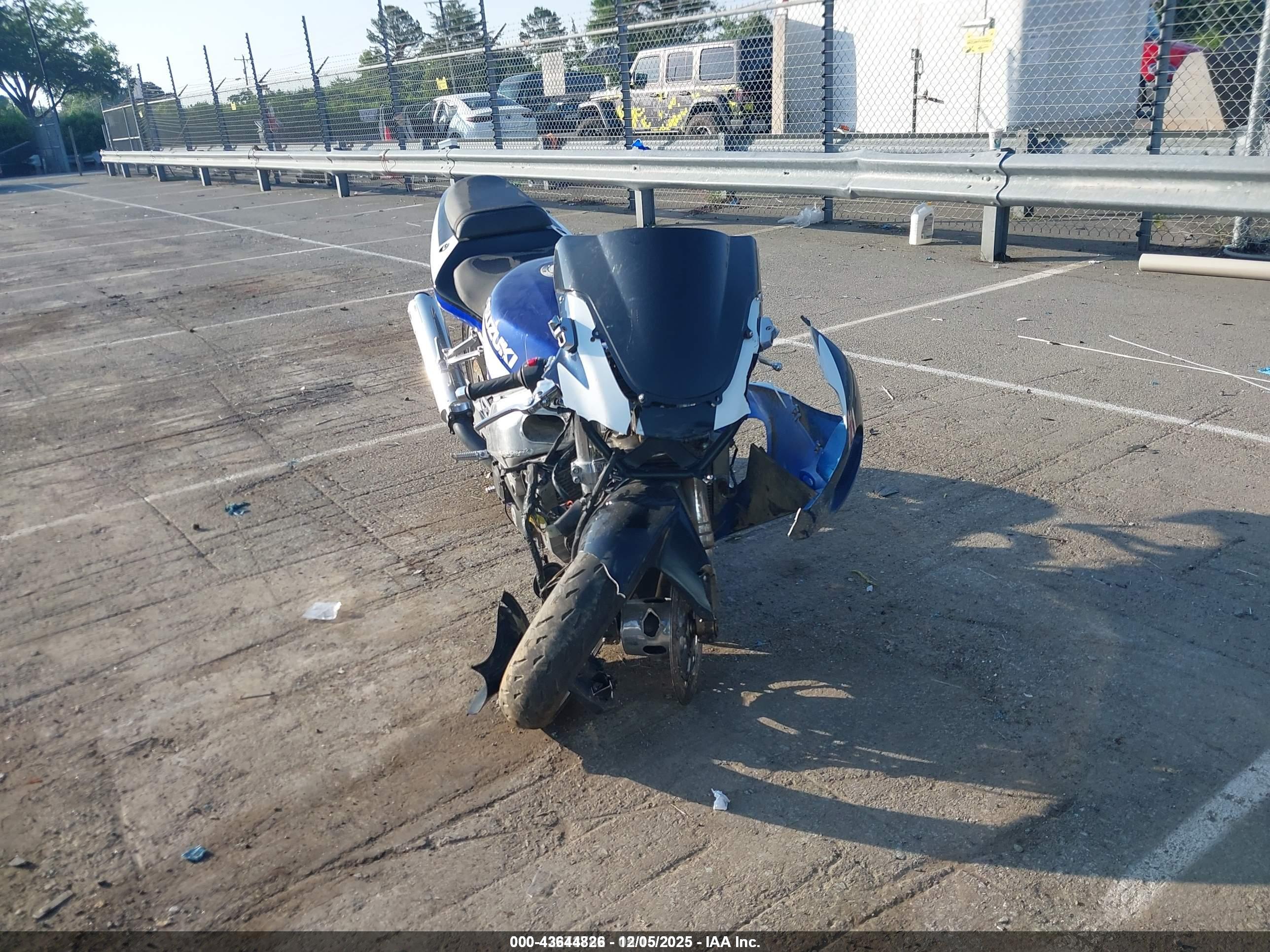 SUZUKI GSX-R750 image 5