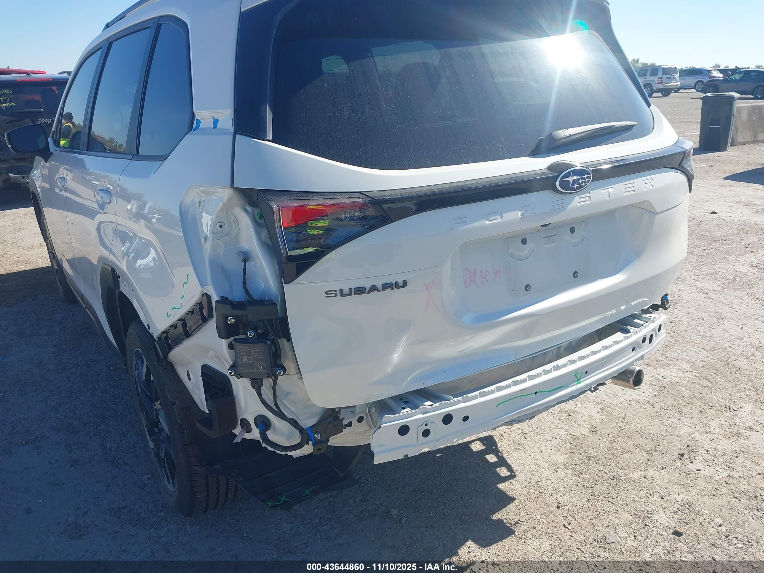 SUBARU FORESTER image 6
