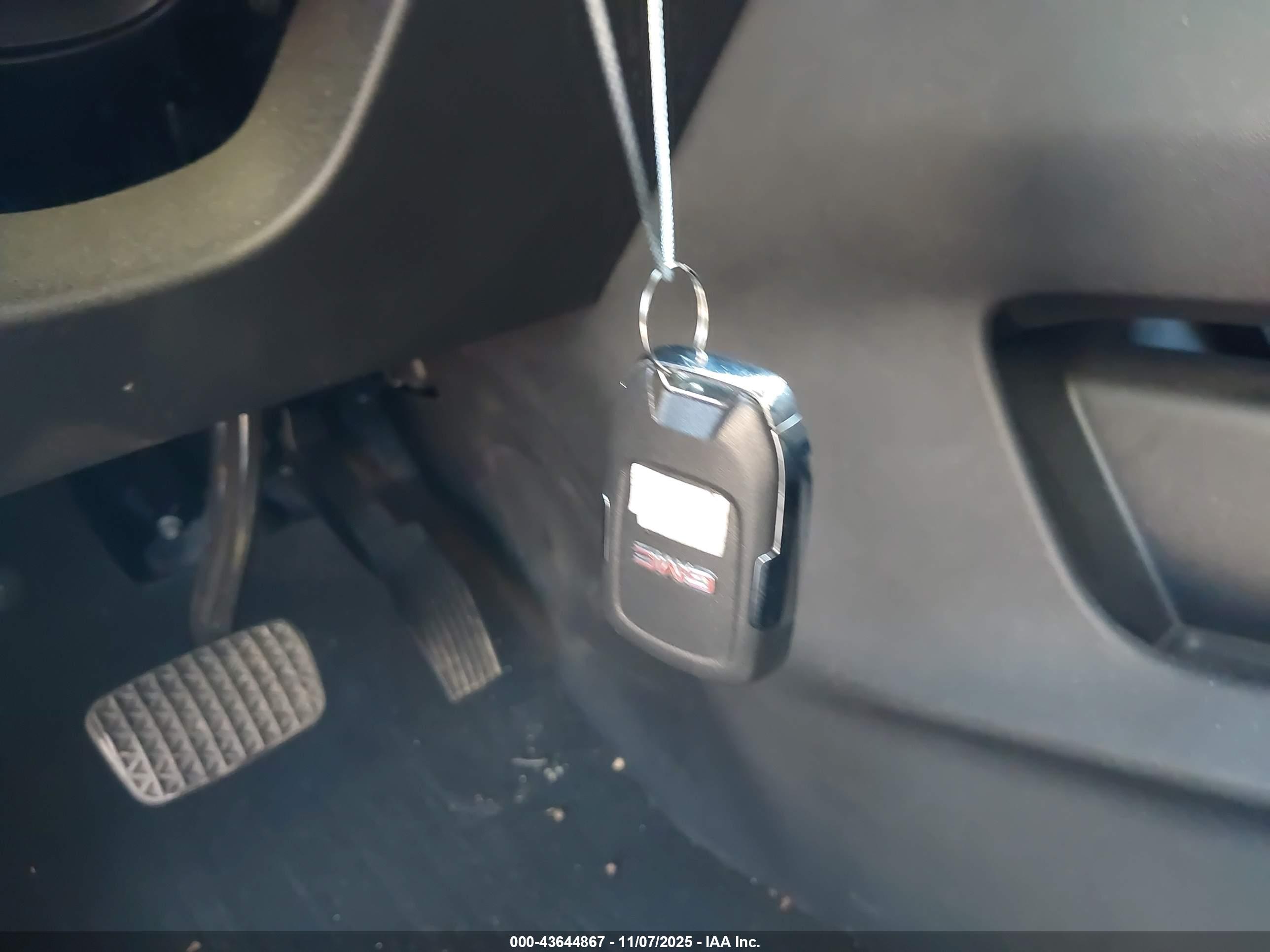 GMC TERRAIN image 11