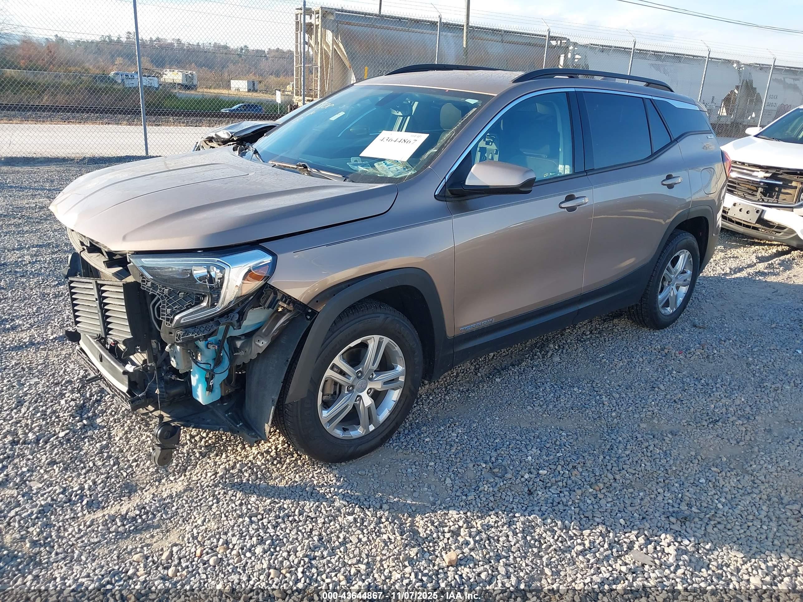 GMC TERRAIN image 2