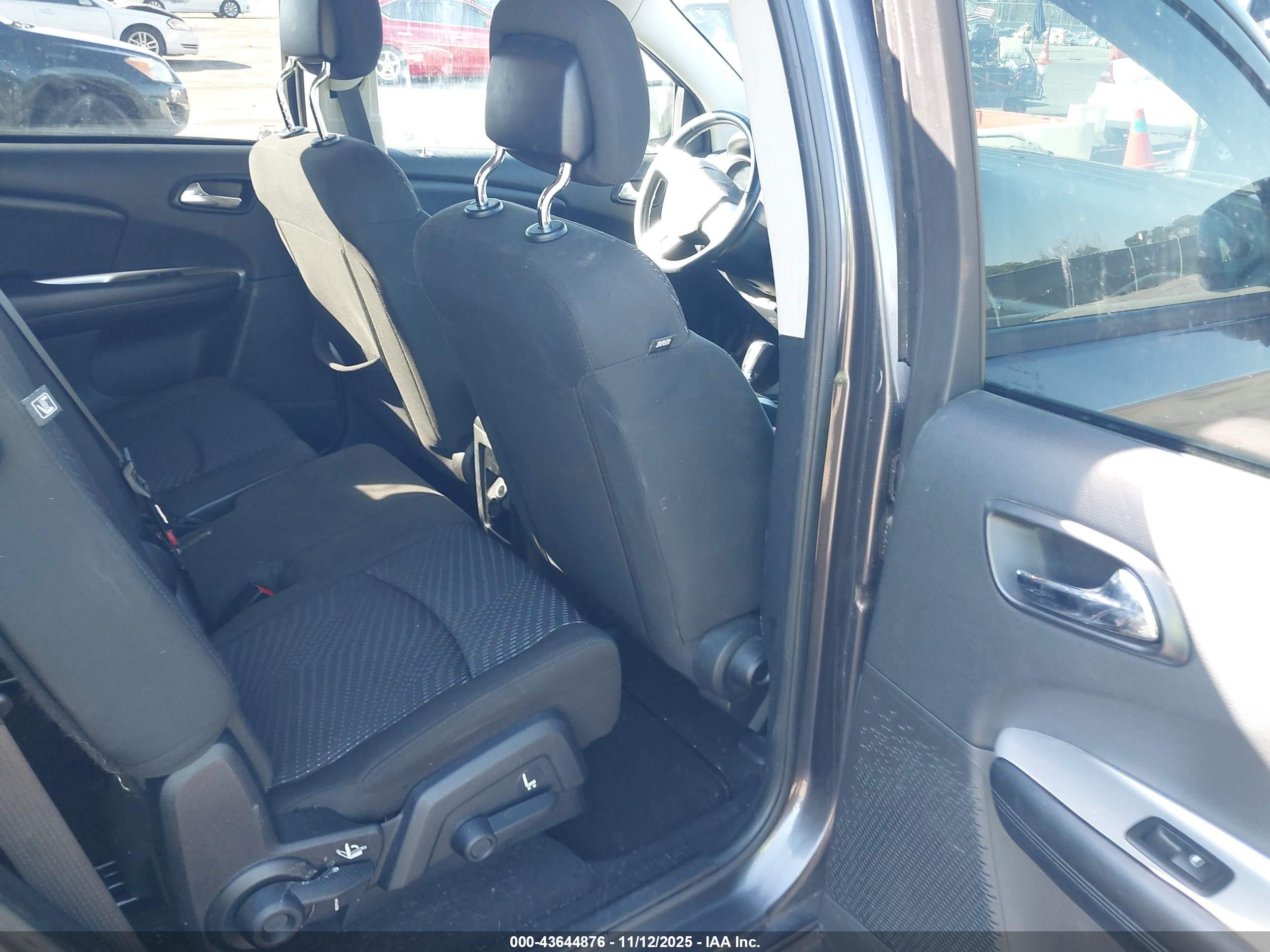 DODGE JOURNEY image 8
