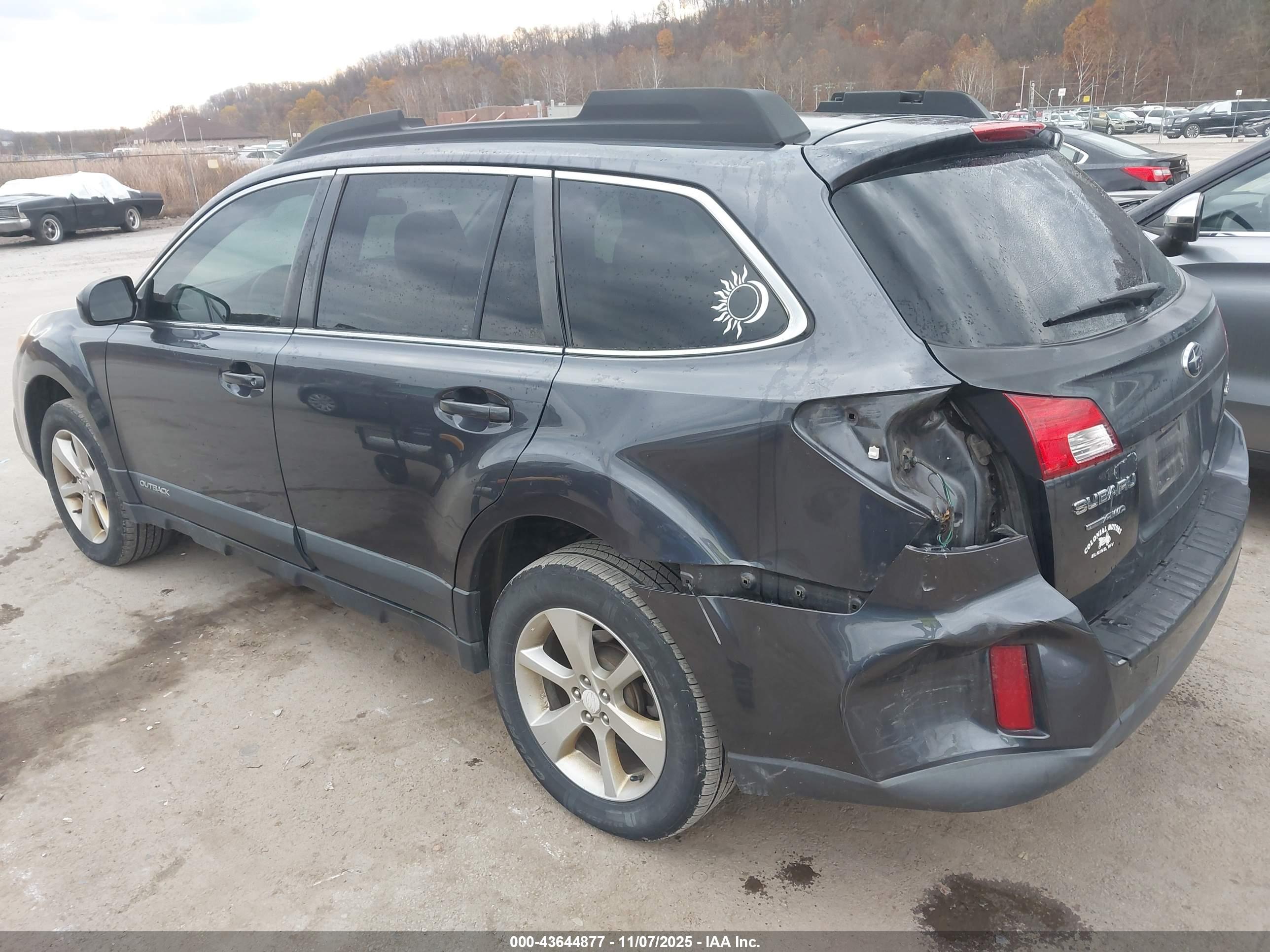 SUBARU OUTBACK image 3