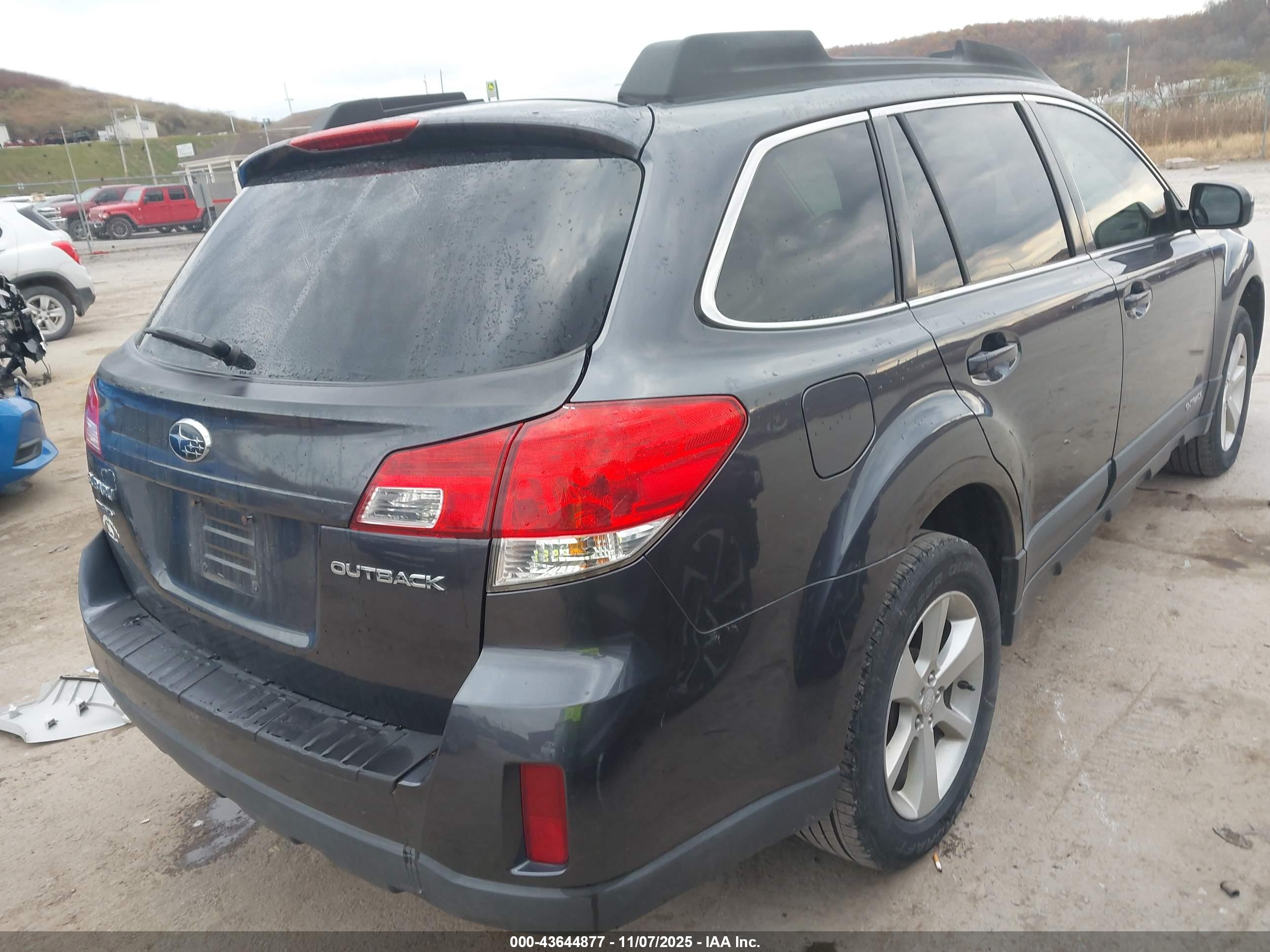 SUBARU OUTBACK image 4