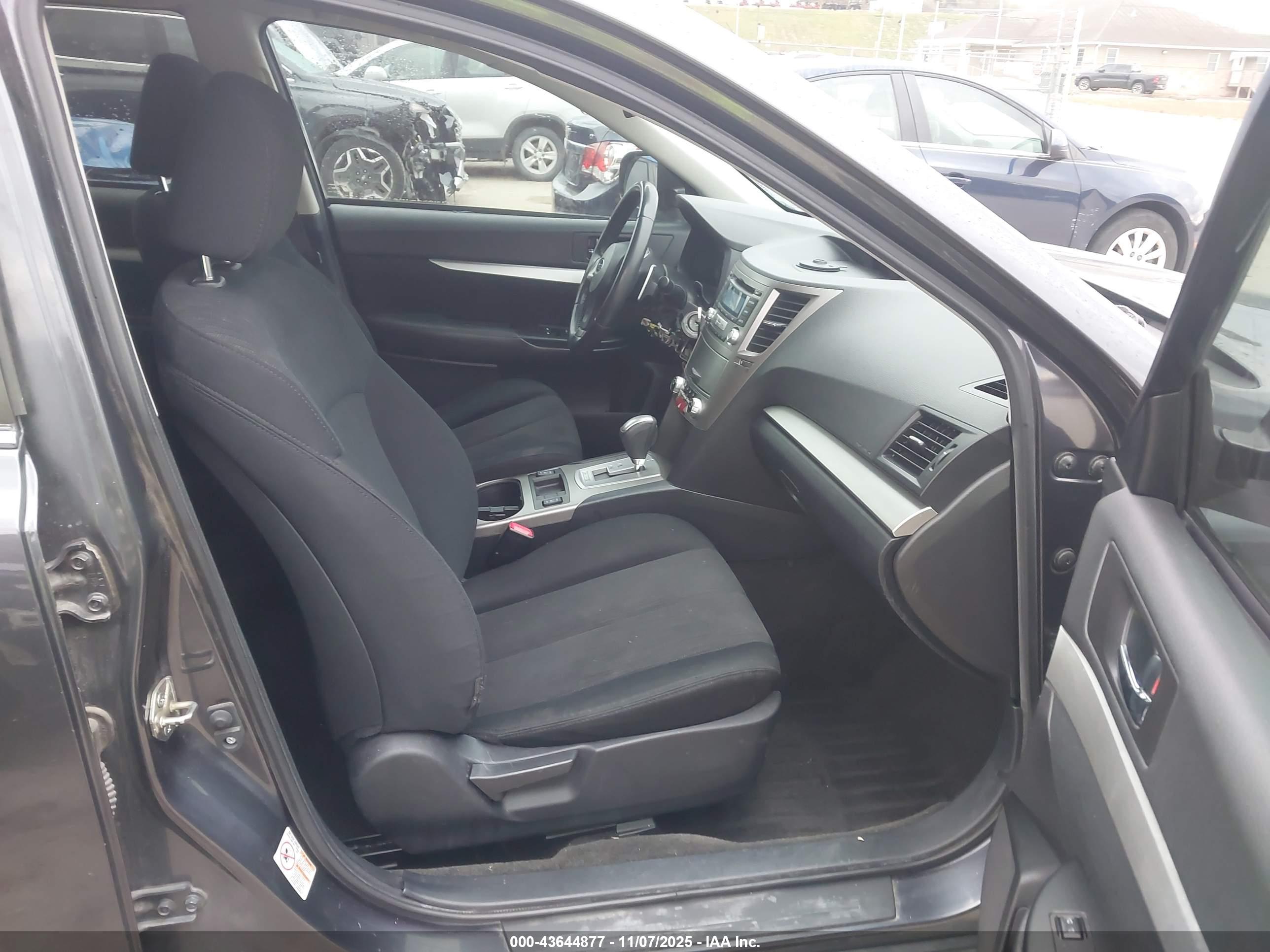 SUBARU OUTBACK image 5
