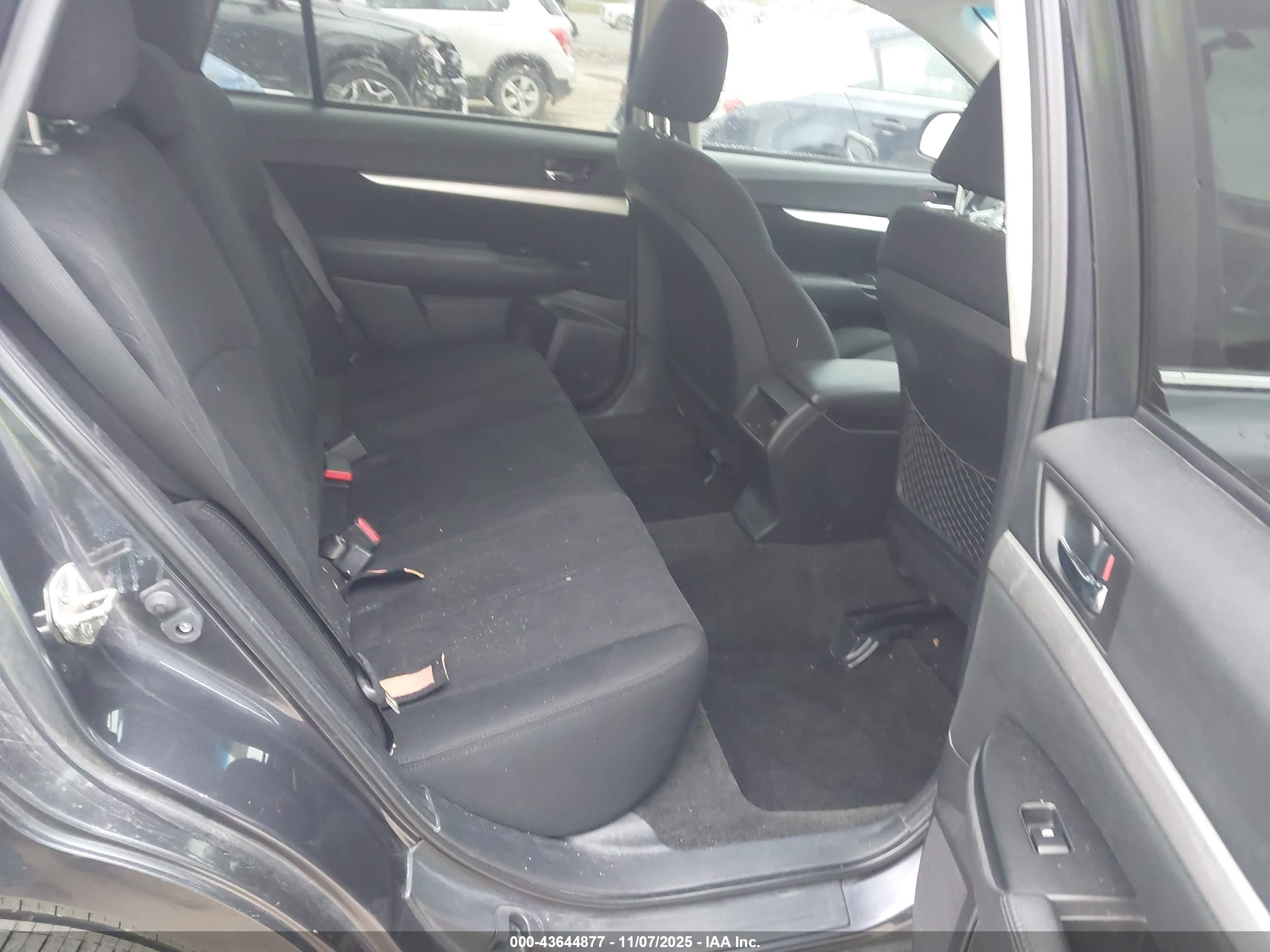 SUBARU OUTBACK image 8