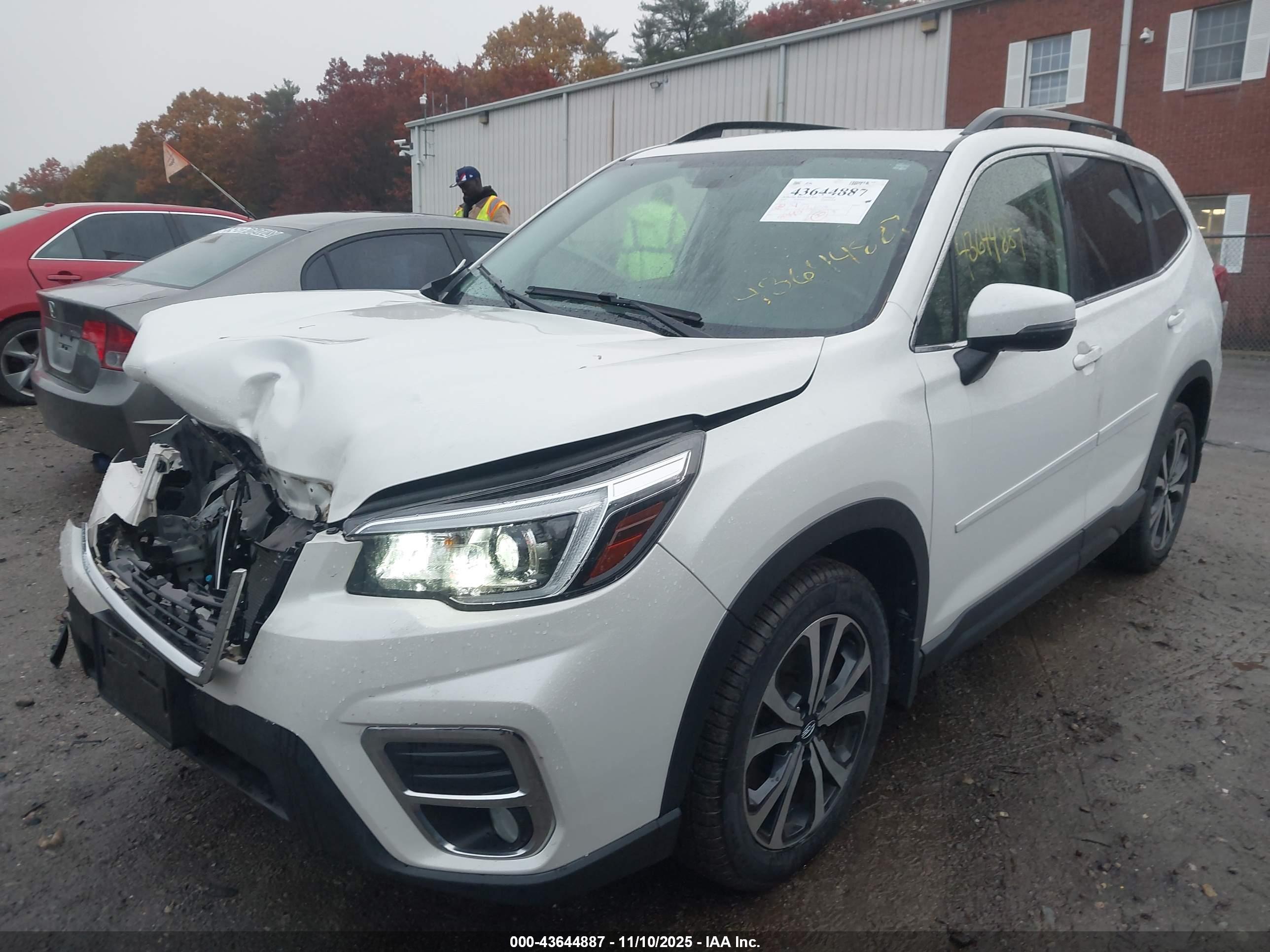 SUBARU FORESTER image 2