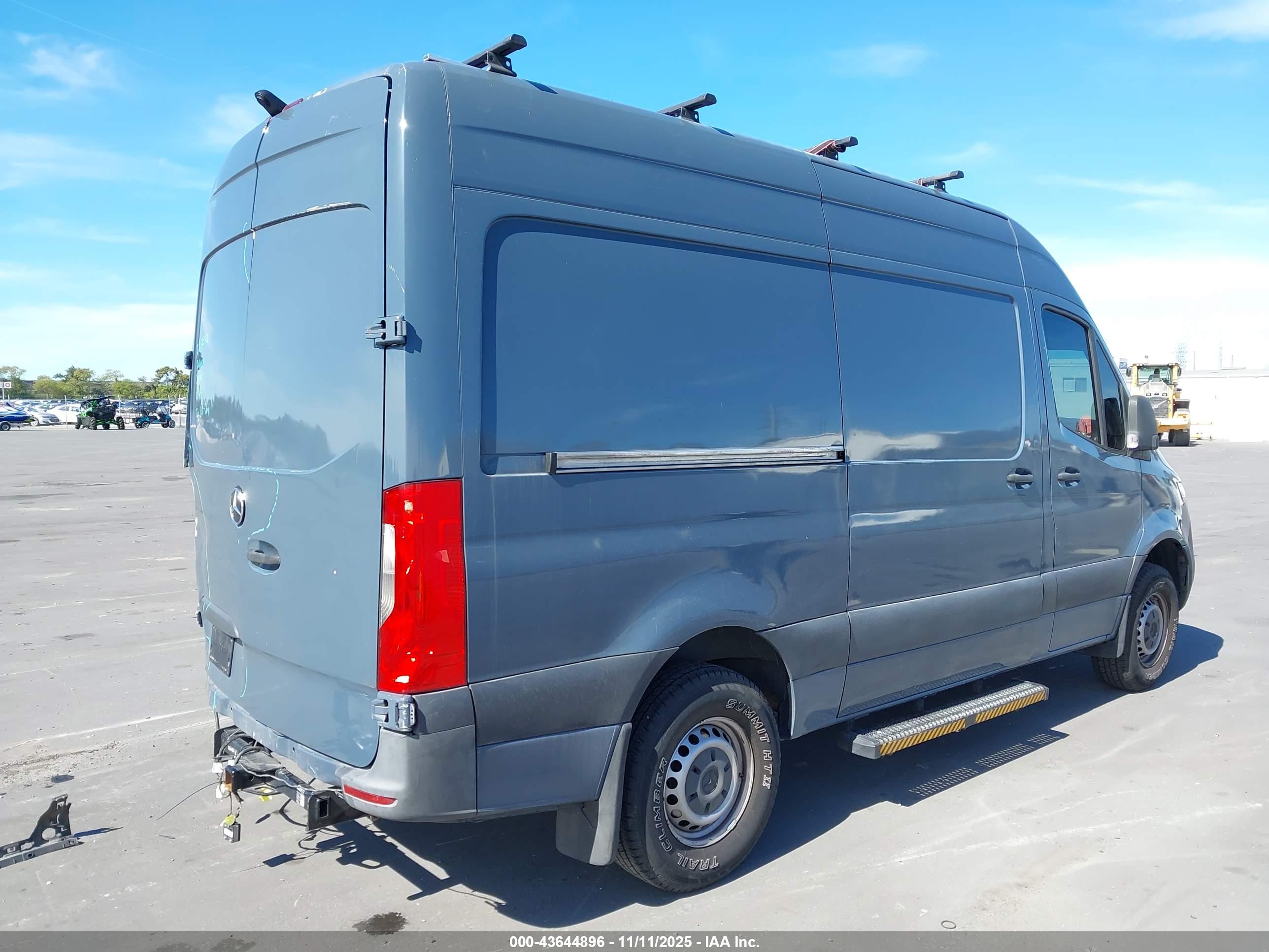 MERCEDES-BENZ SPRINTER image 4