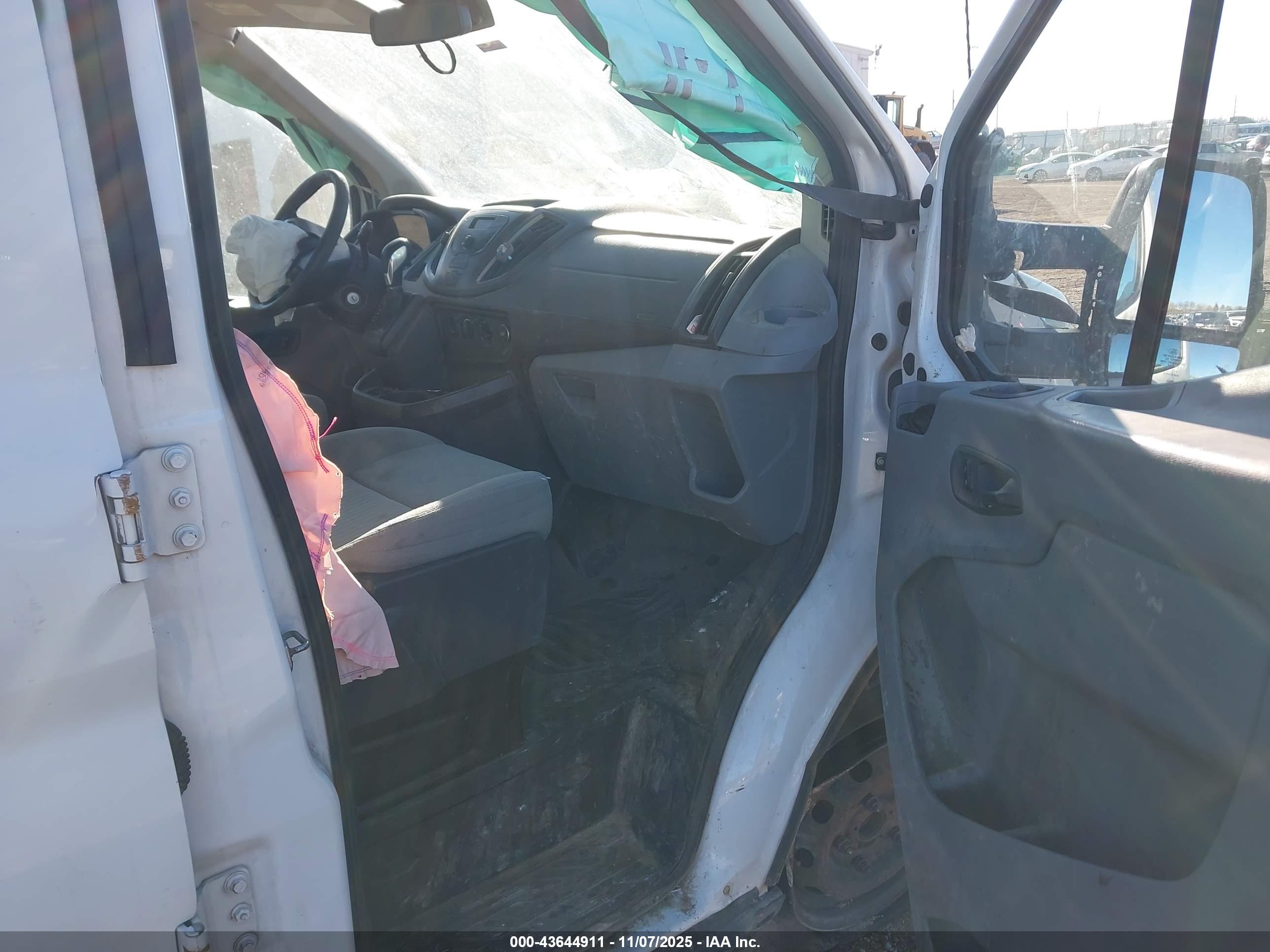 FORD TRANSIT-250 image 5