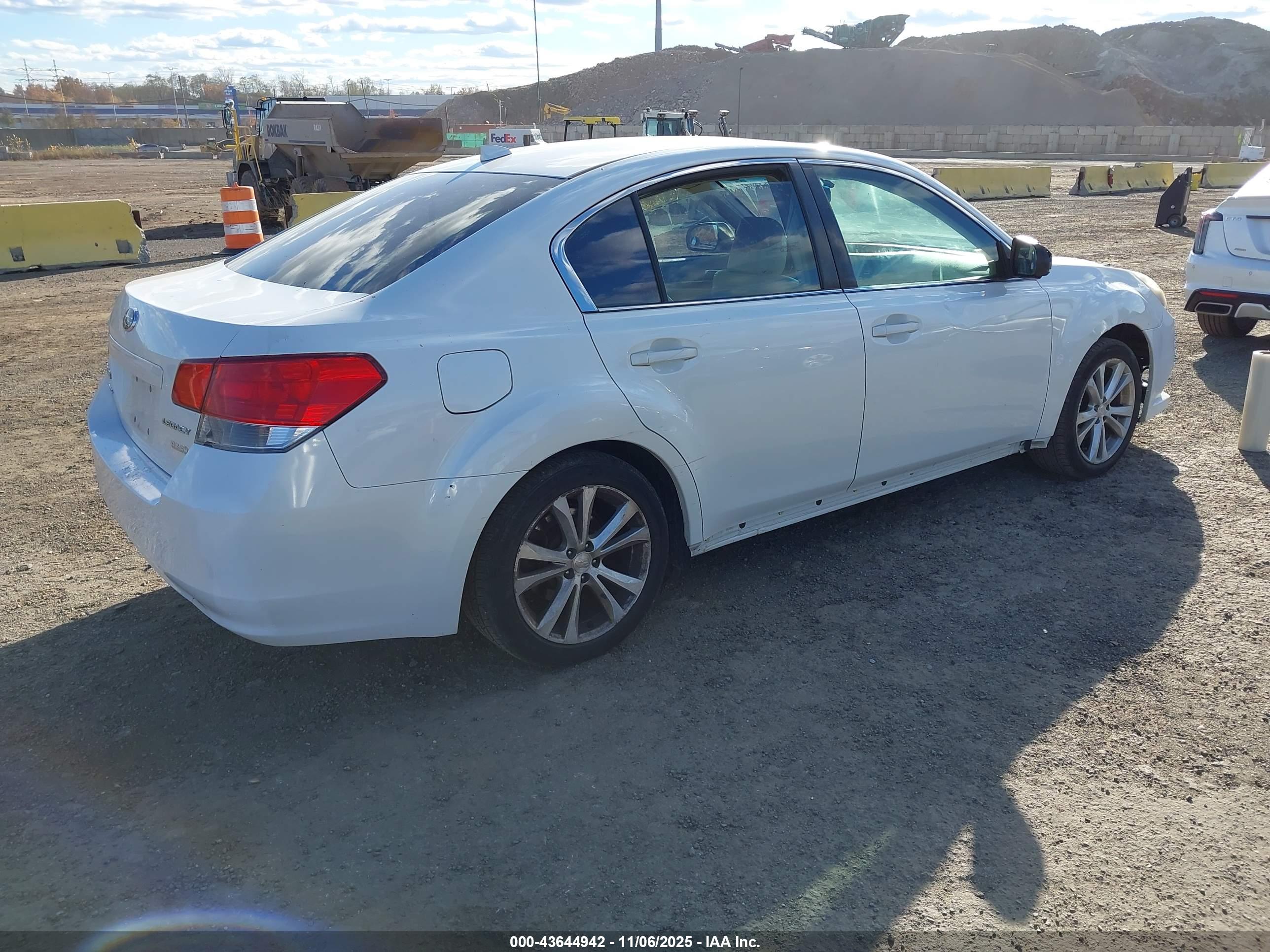 SUBARU LEGACY image 4