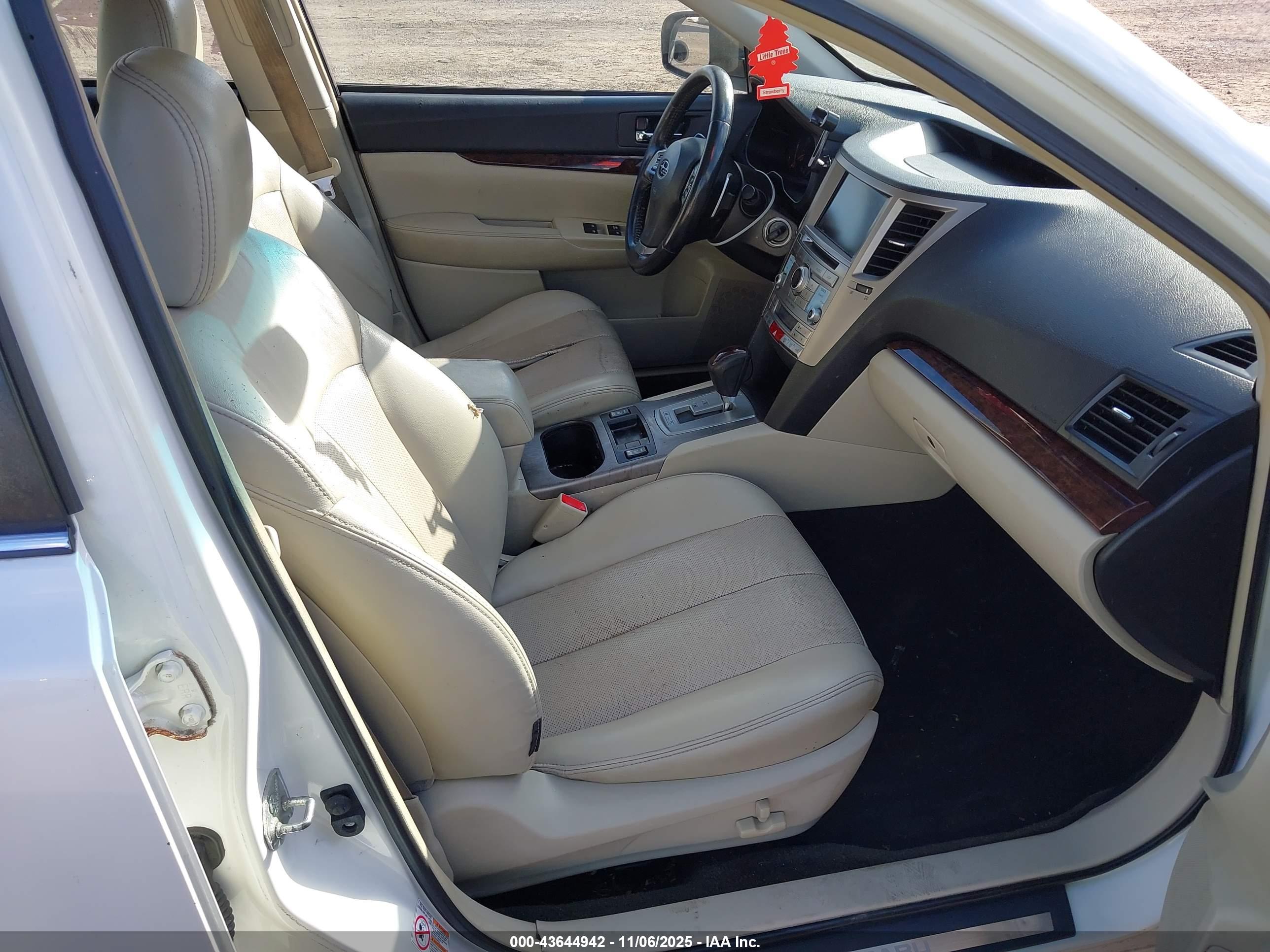 SUBARU LEGACY image 5