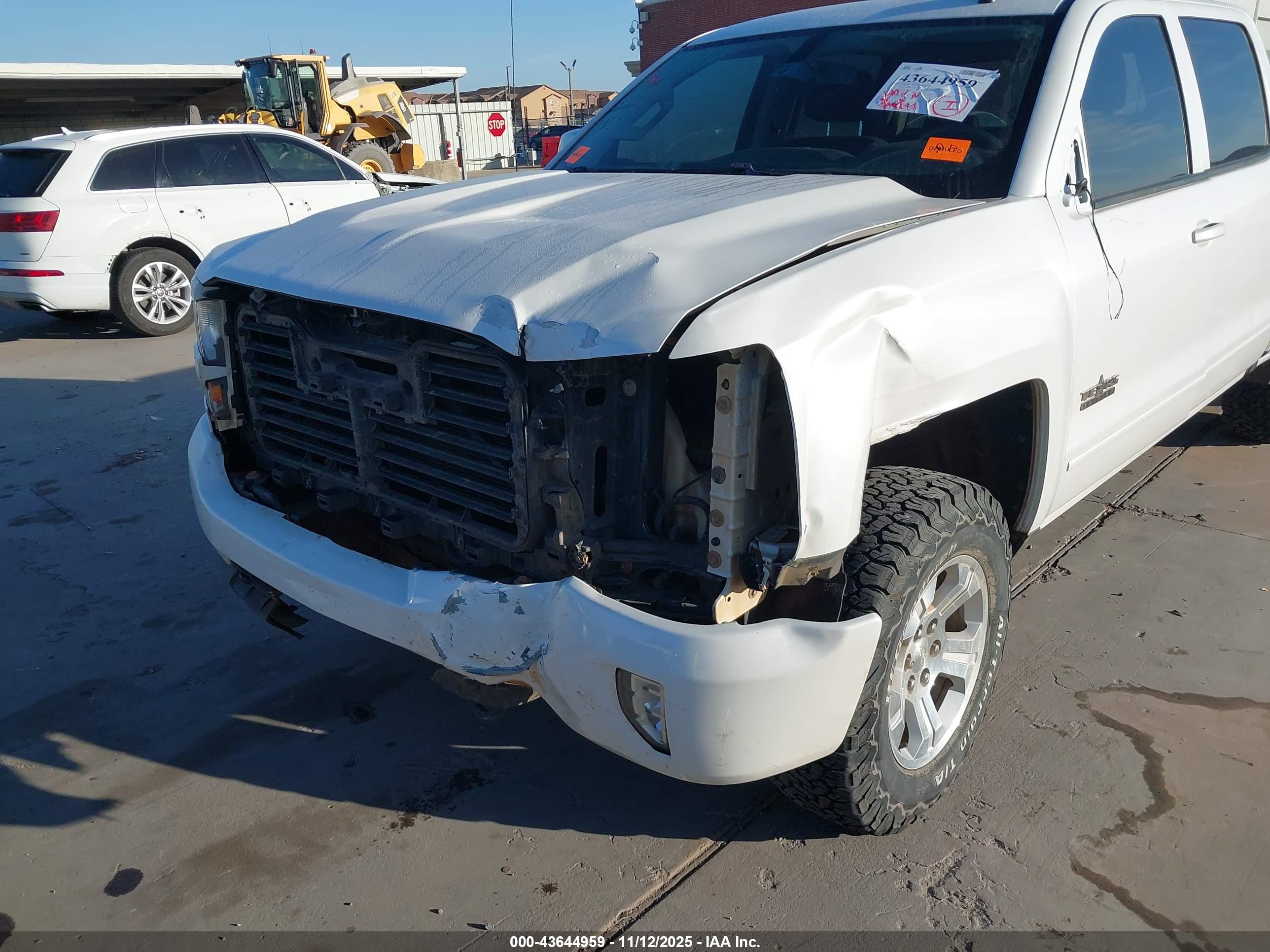 CHEVROLET SILVERADO image 6