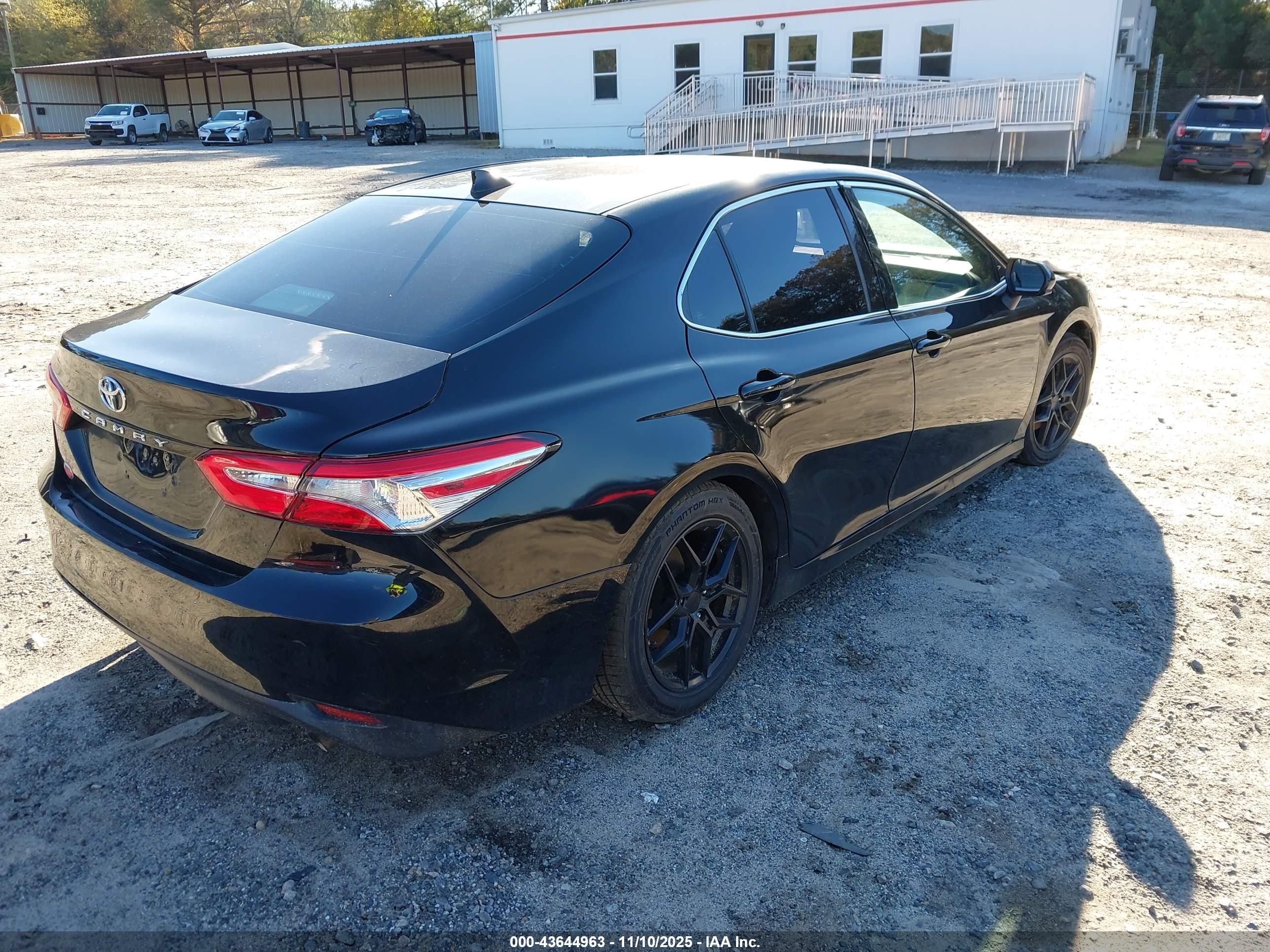 TOYOTA CAMRY image 4