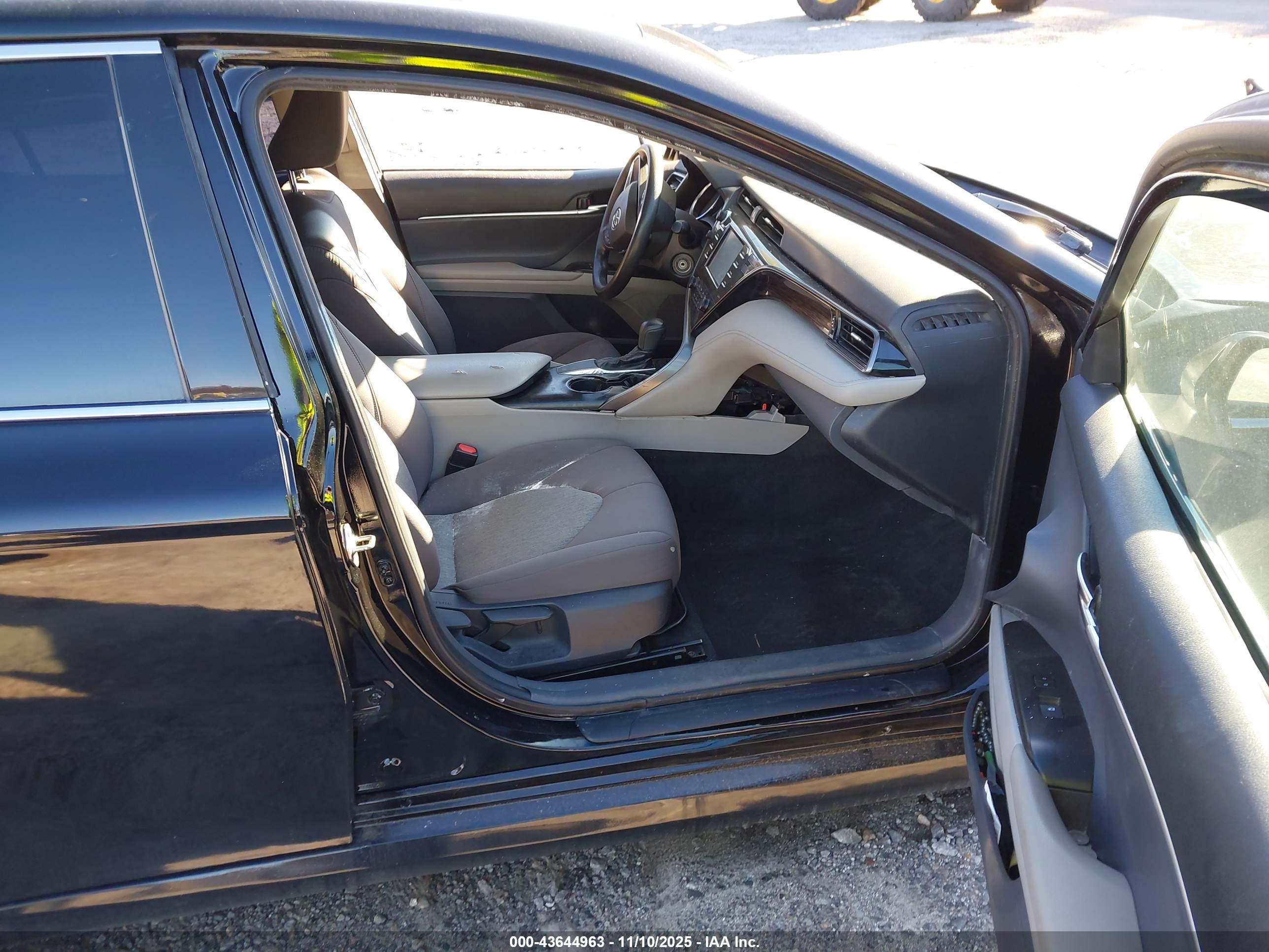 TOYOTA CAMRY image 5