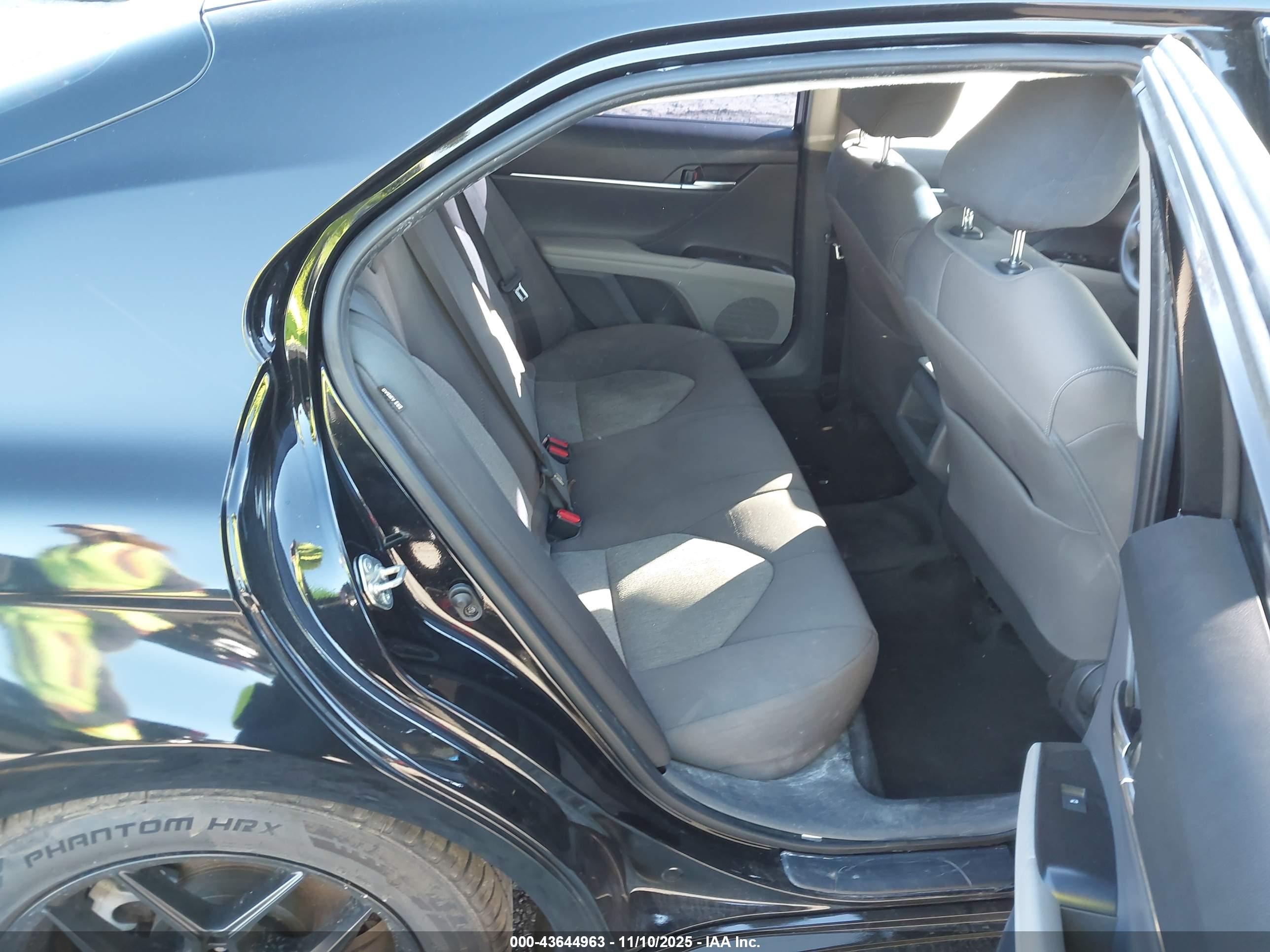 TOYOTA CAMRY image 8