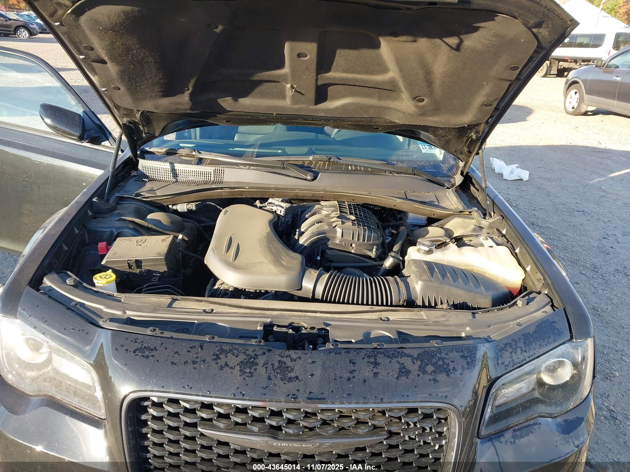 CHRYSLER 300 image 10