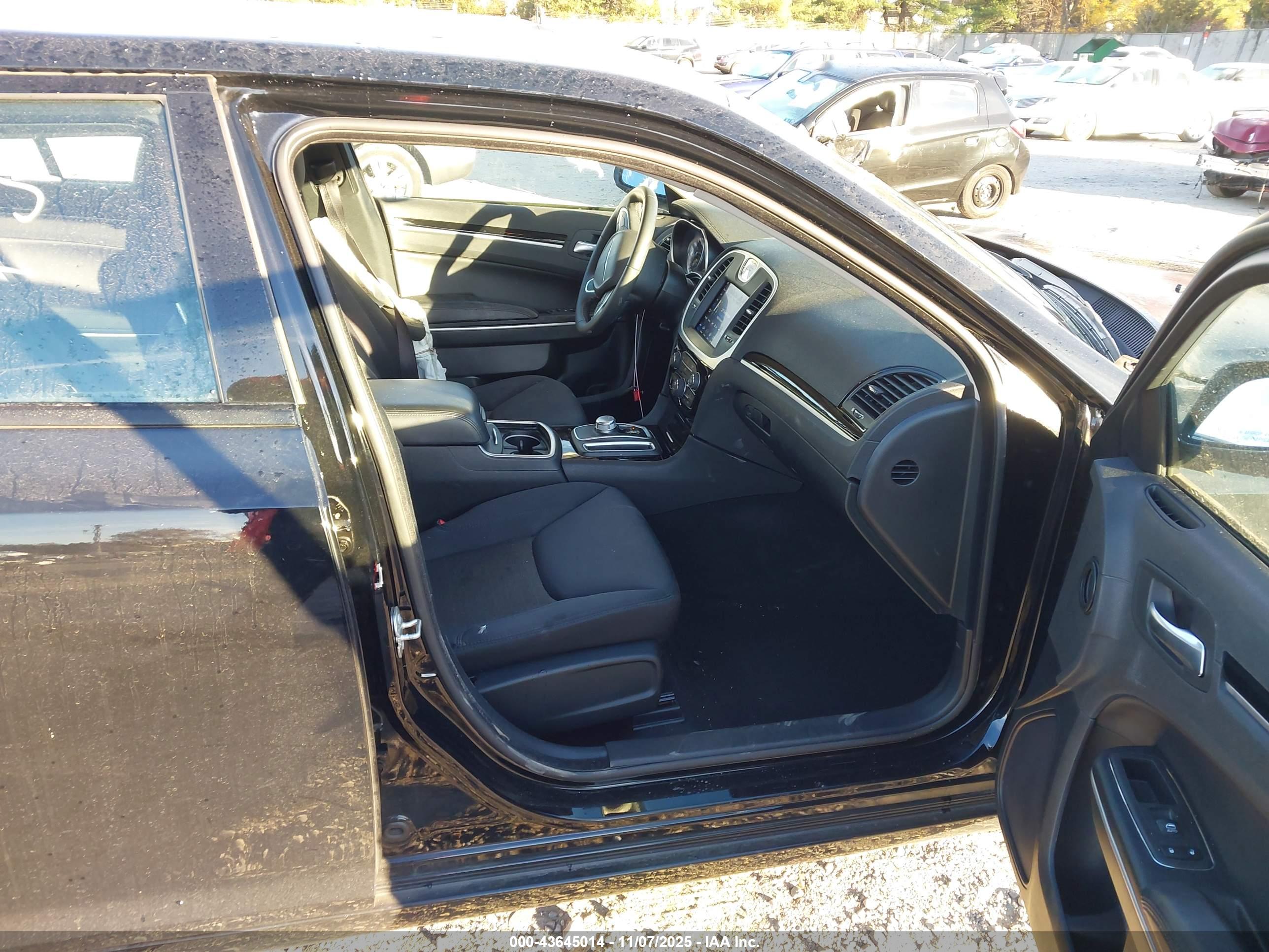 CHRYSLER 300 image 5
