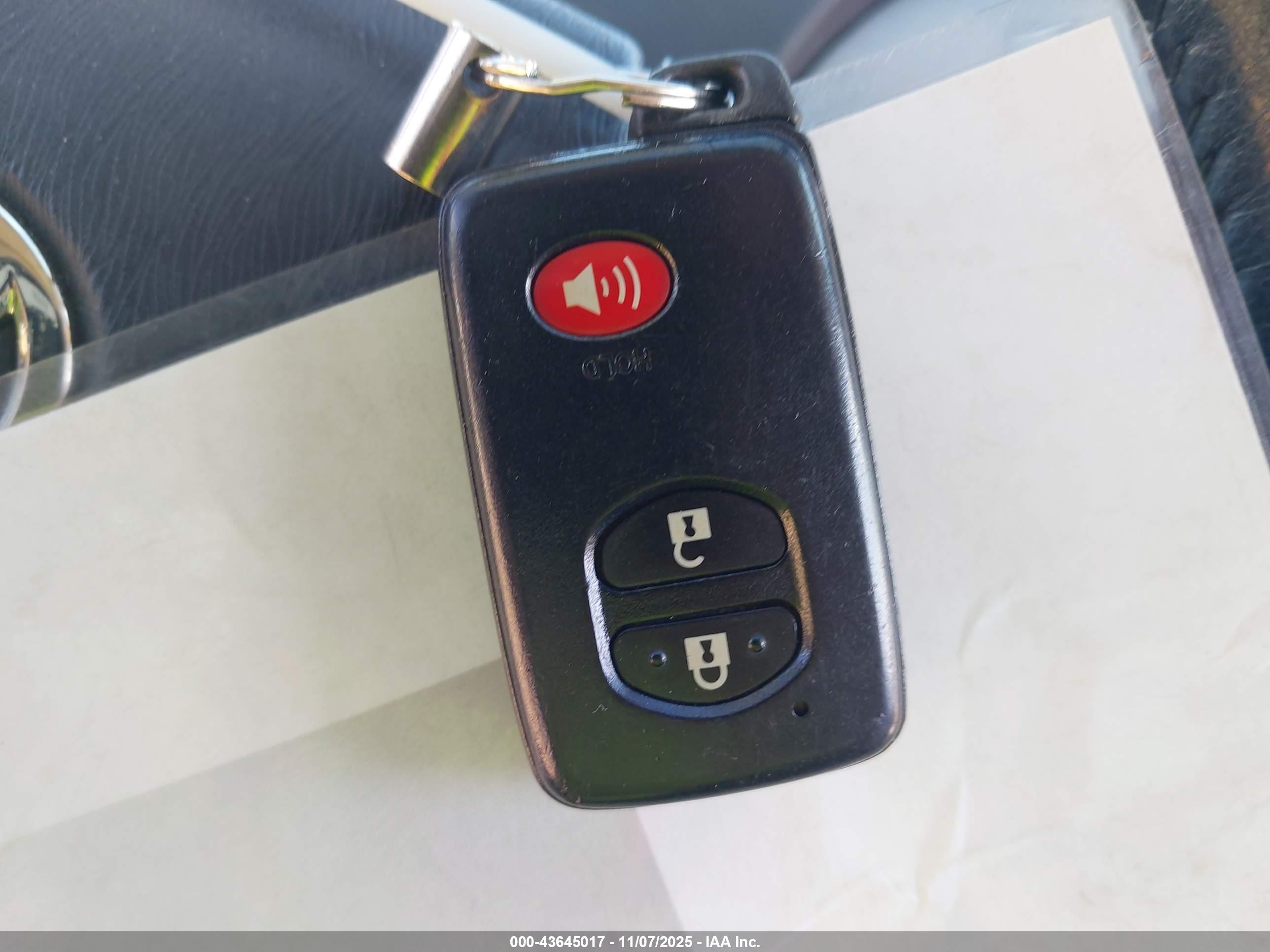TOYOTA PRIUS image 11