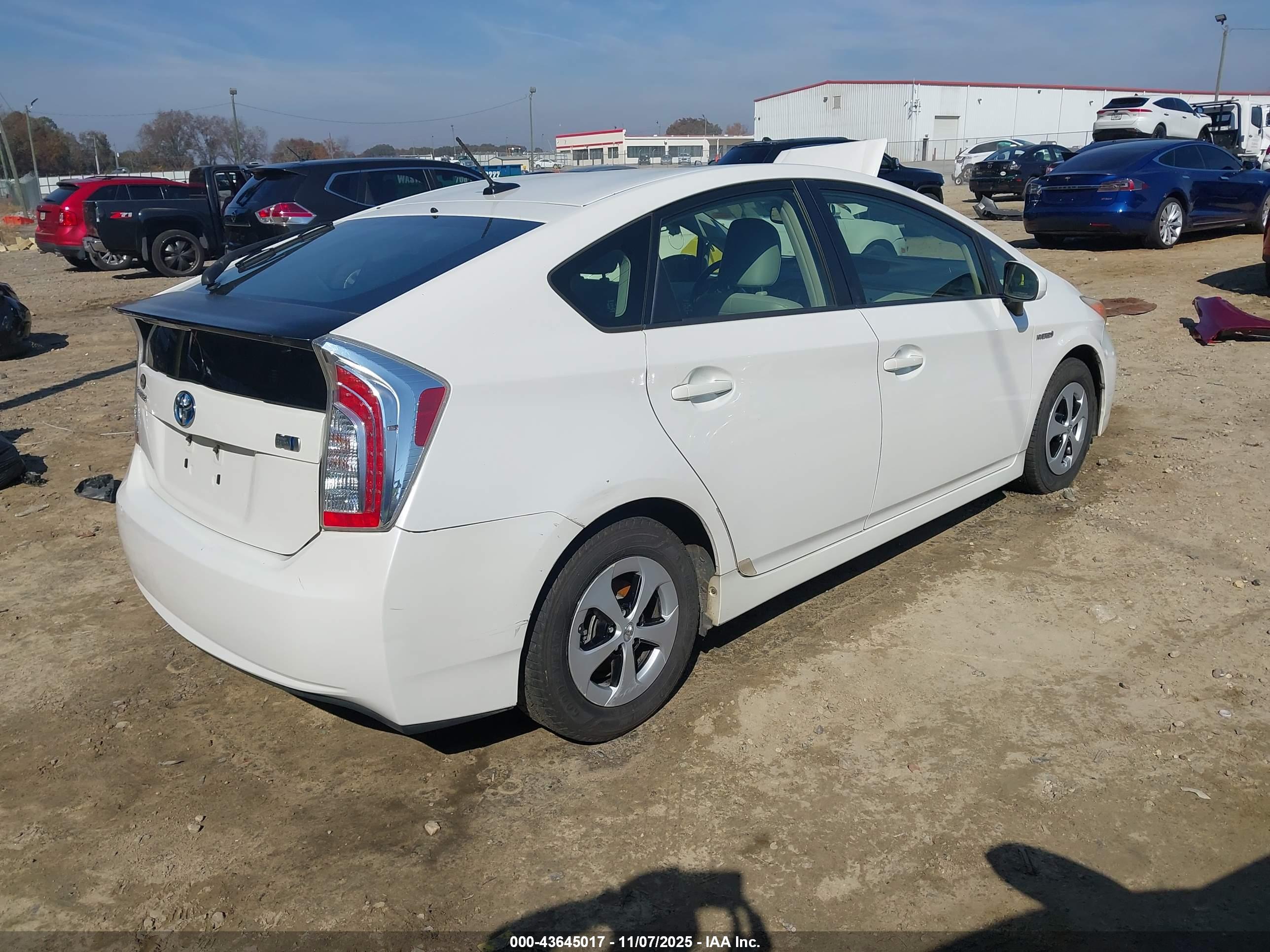 TOYOTA PRIUS image 4