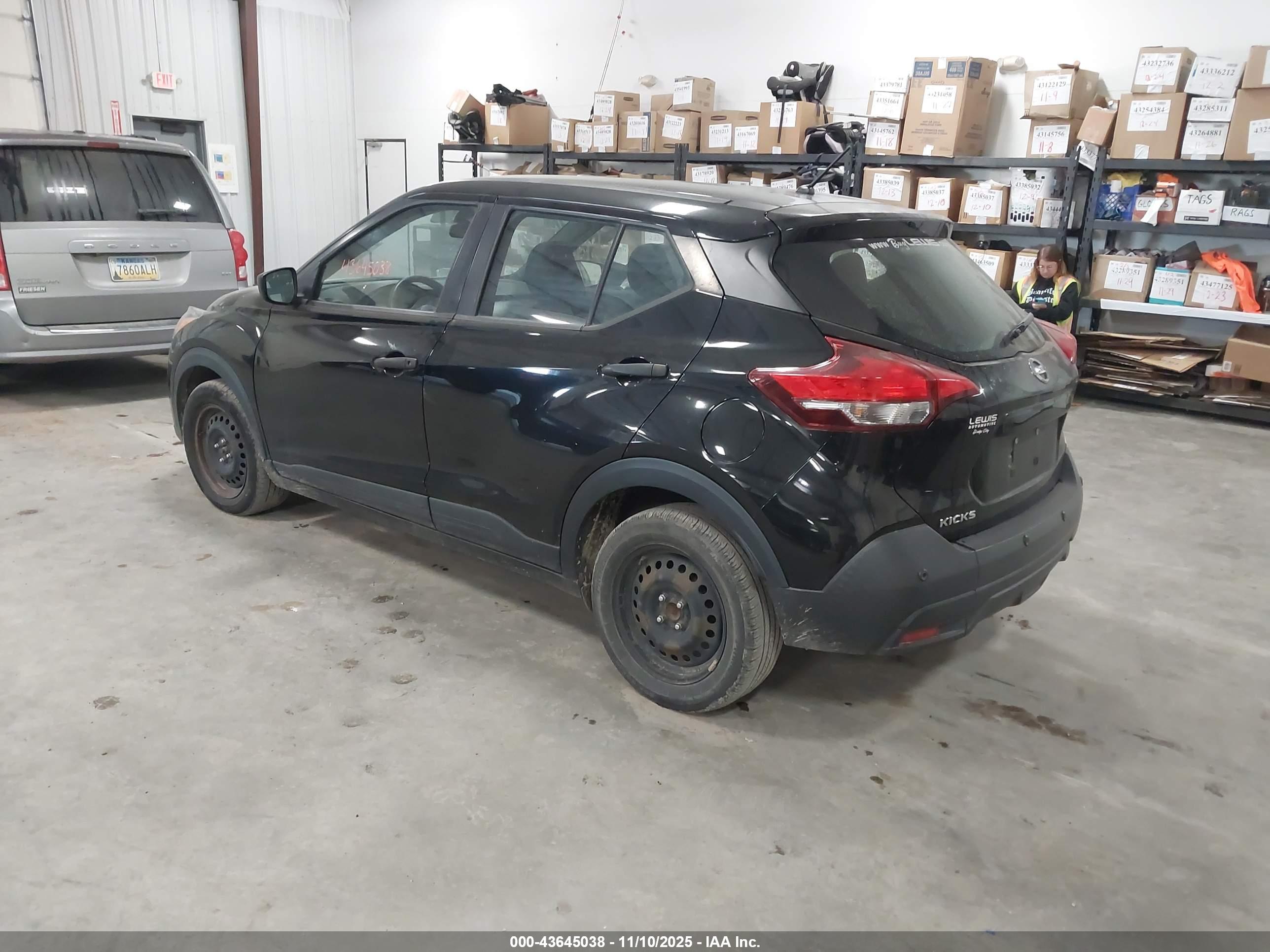 NISSAN KICKS image 3