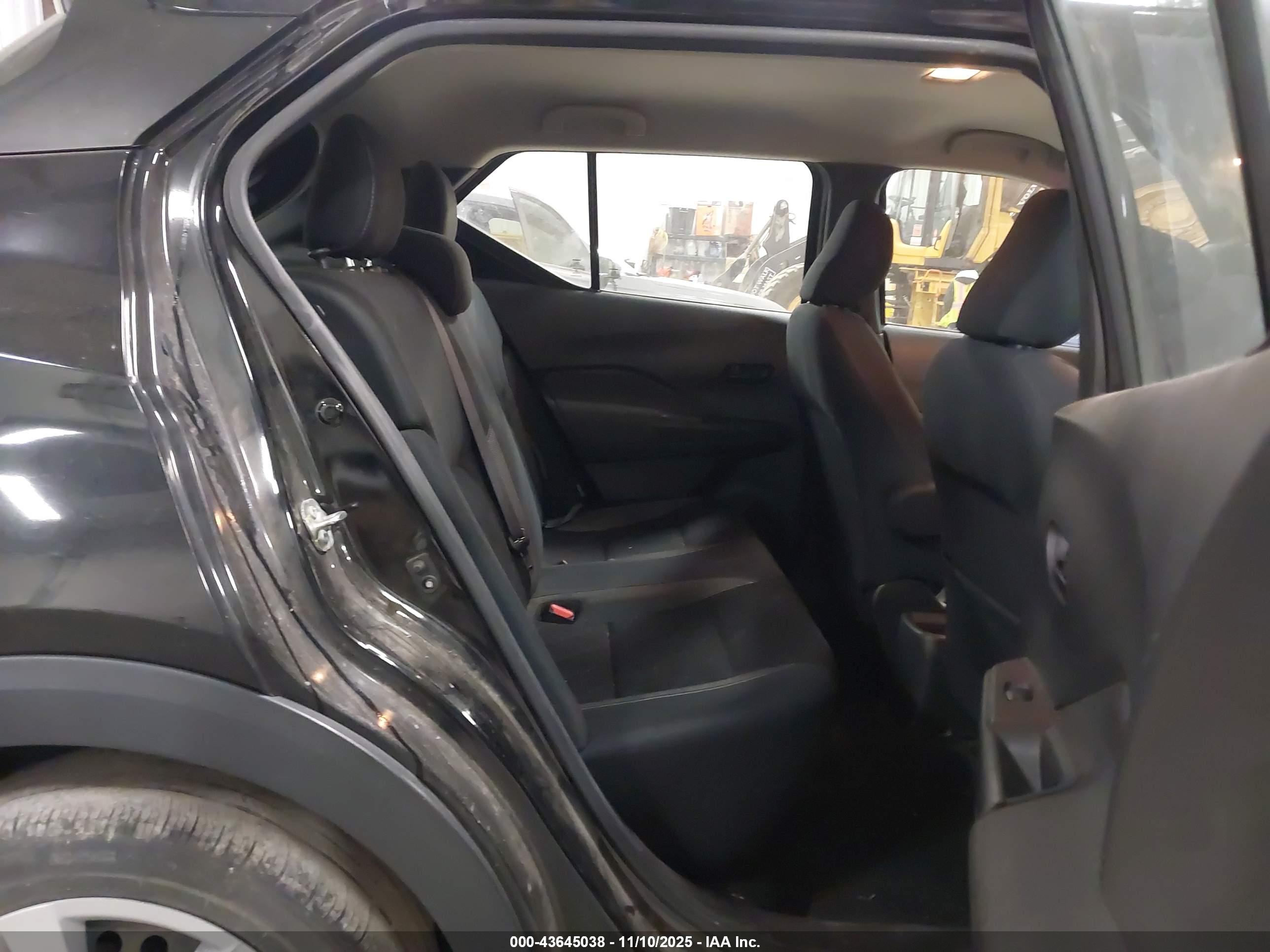 NISSAN KICKS image 8